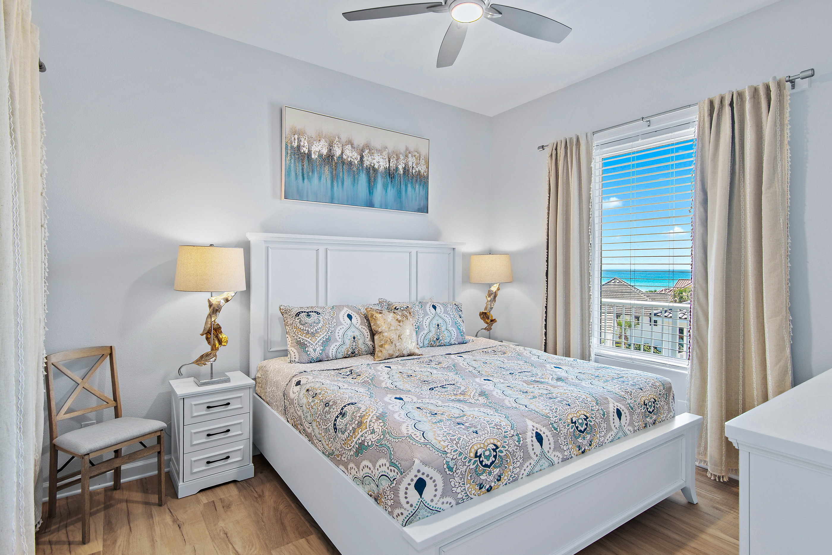 Guest king bedroom with Smart TV