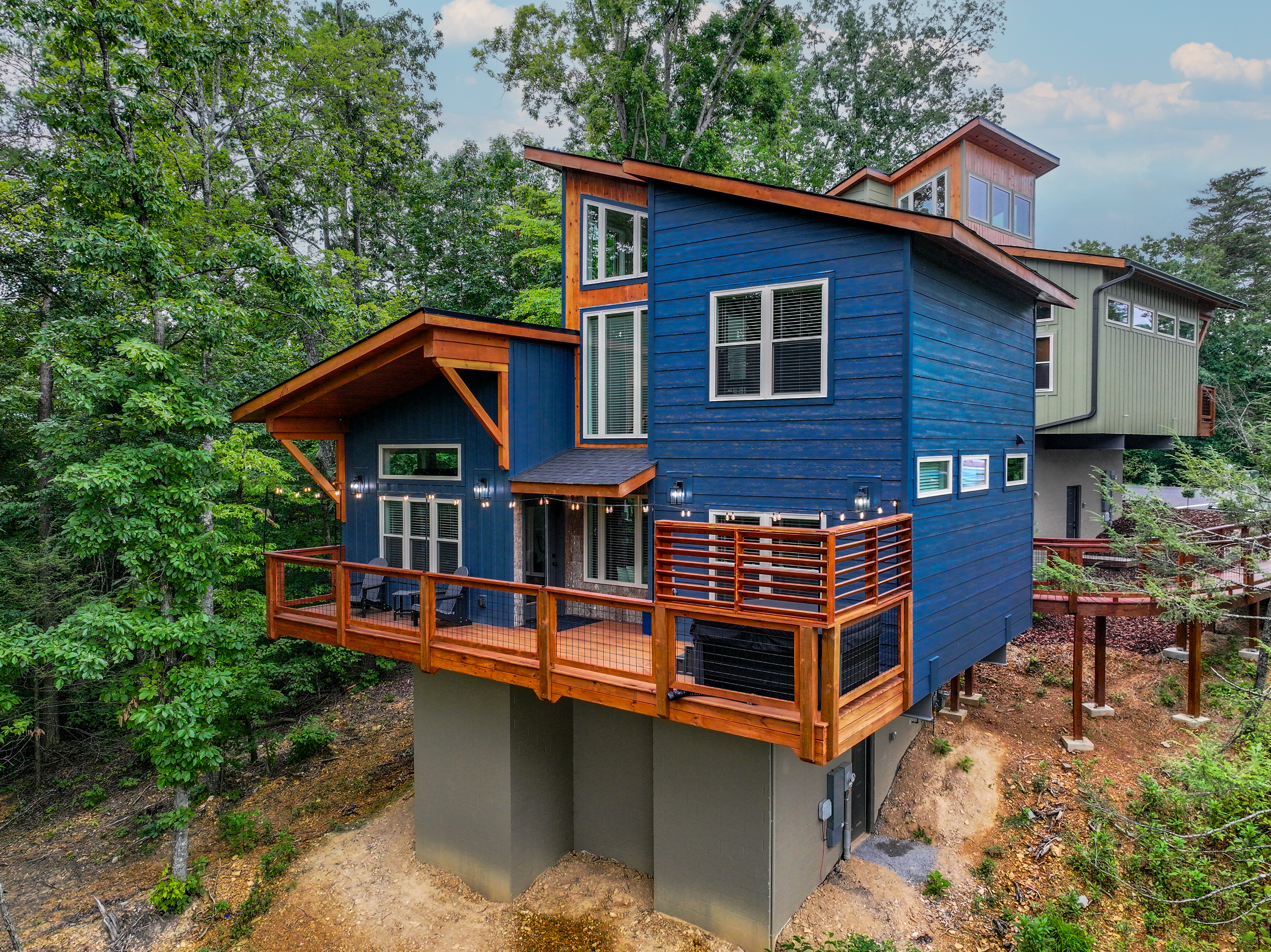 Welcome to After 9 to 5! As you pull into the brand new Treehouse style area, you catch a glimpse of After 9 to 5. You'll find the walkway to After 9 to 5 enchanting as you walk to your new adventure's home base. 
