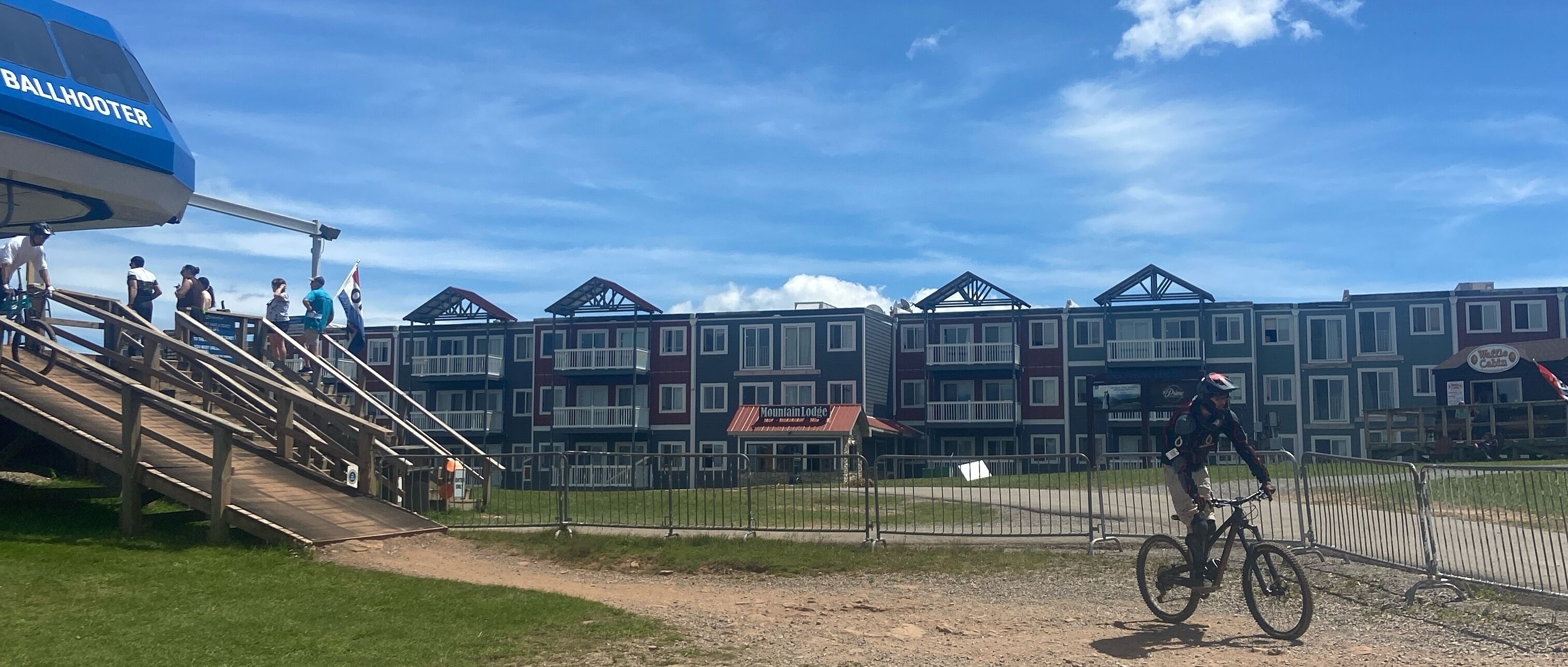 Mountain Lodge - conveniently located just steps from the top of Ballhooter Lift