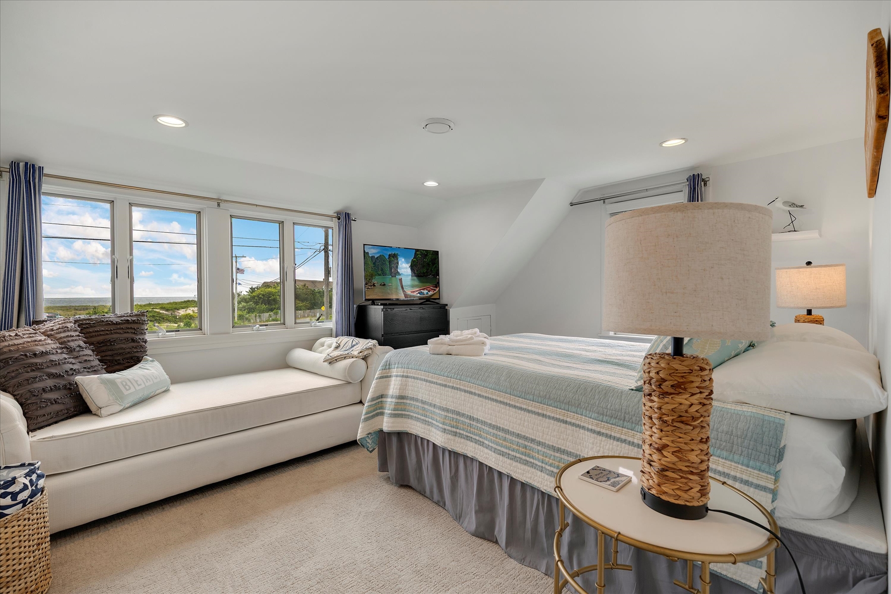 Ocean Views to Lounge w/ book