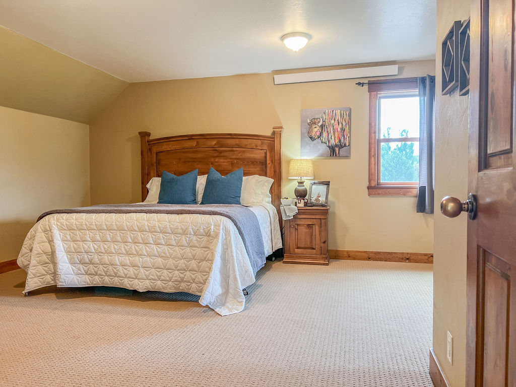 Master Bedroom on Upper Level w/ King Bed & Private 3/4 En suite Bathroom