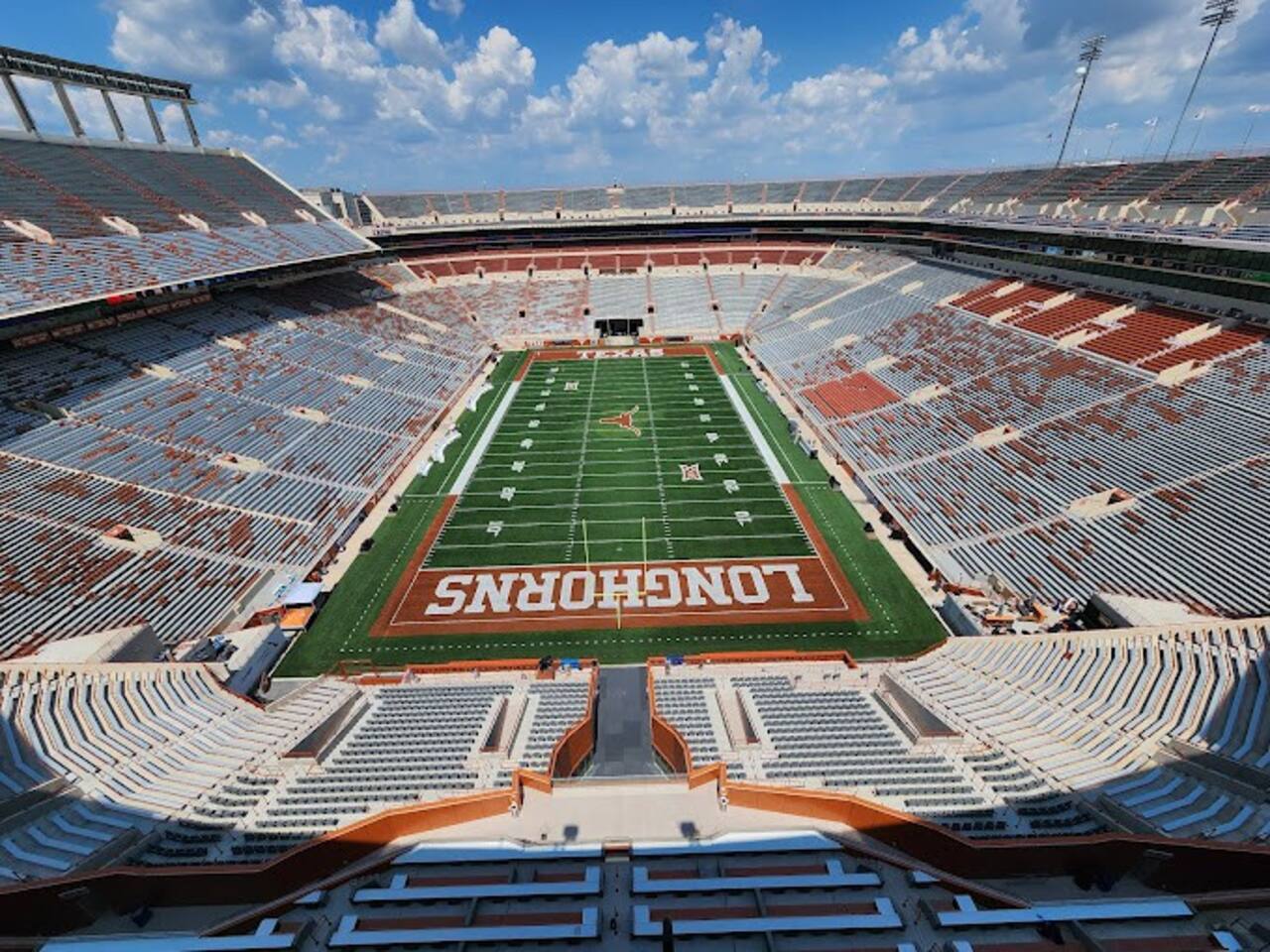 6 mins walk to UT football stadium