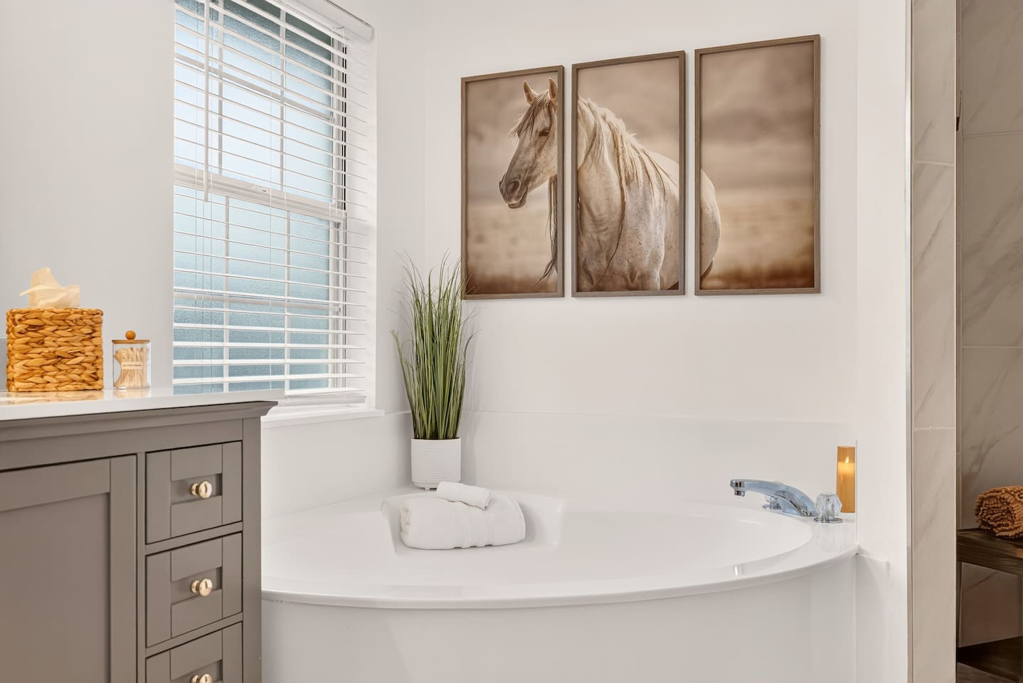 Soak your cares away in the oversized garden tub!