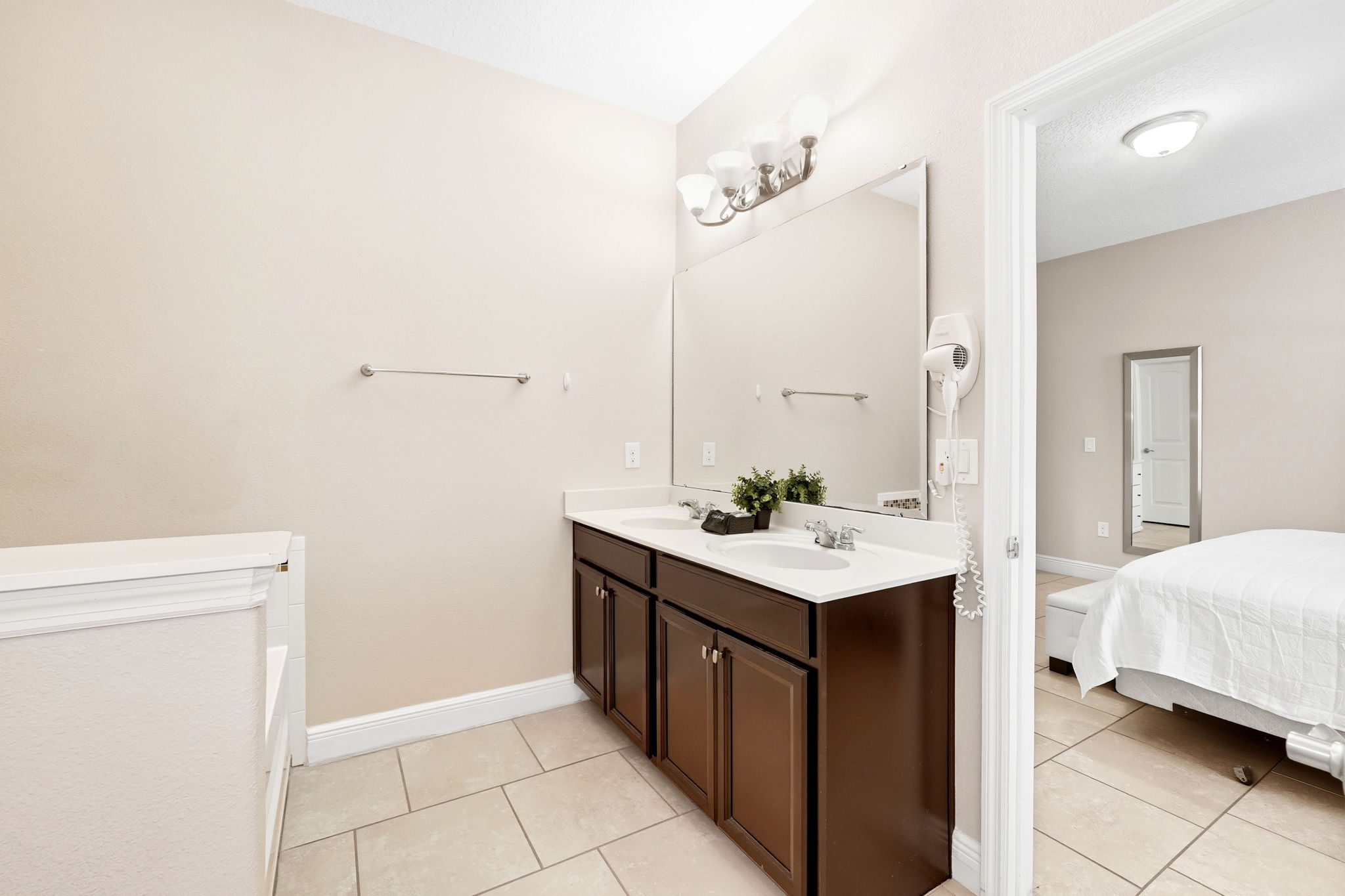 Ensuite bathroom vanity