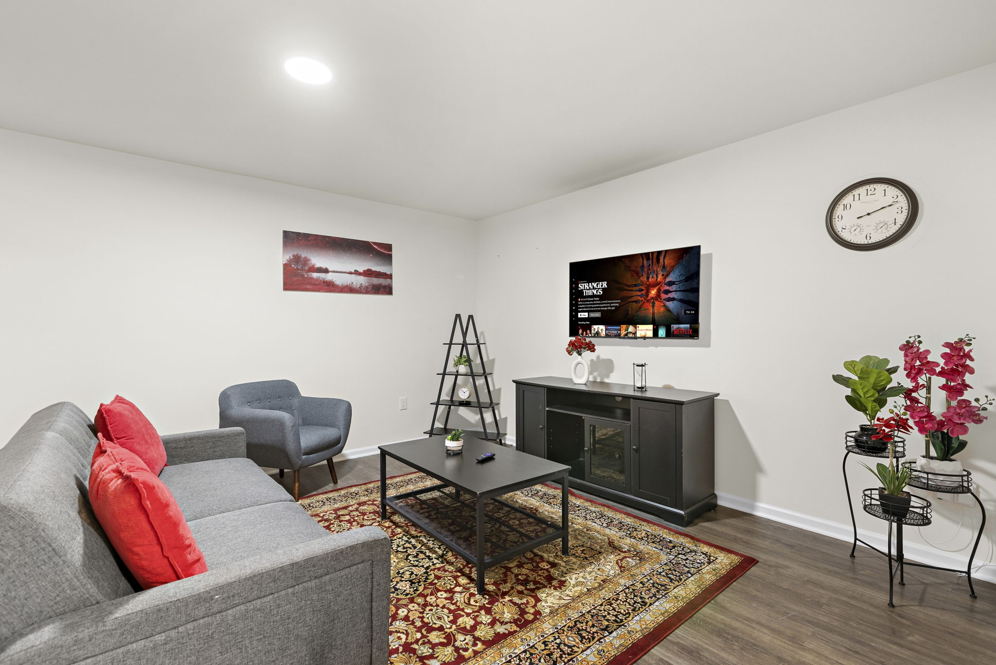Kitchen And Dining With Private Driveway Parking - Spacious Urban Retreat - Newark, NJ