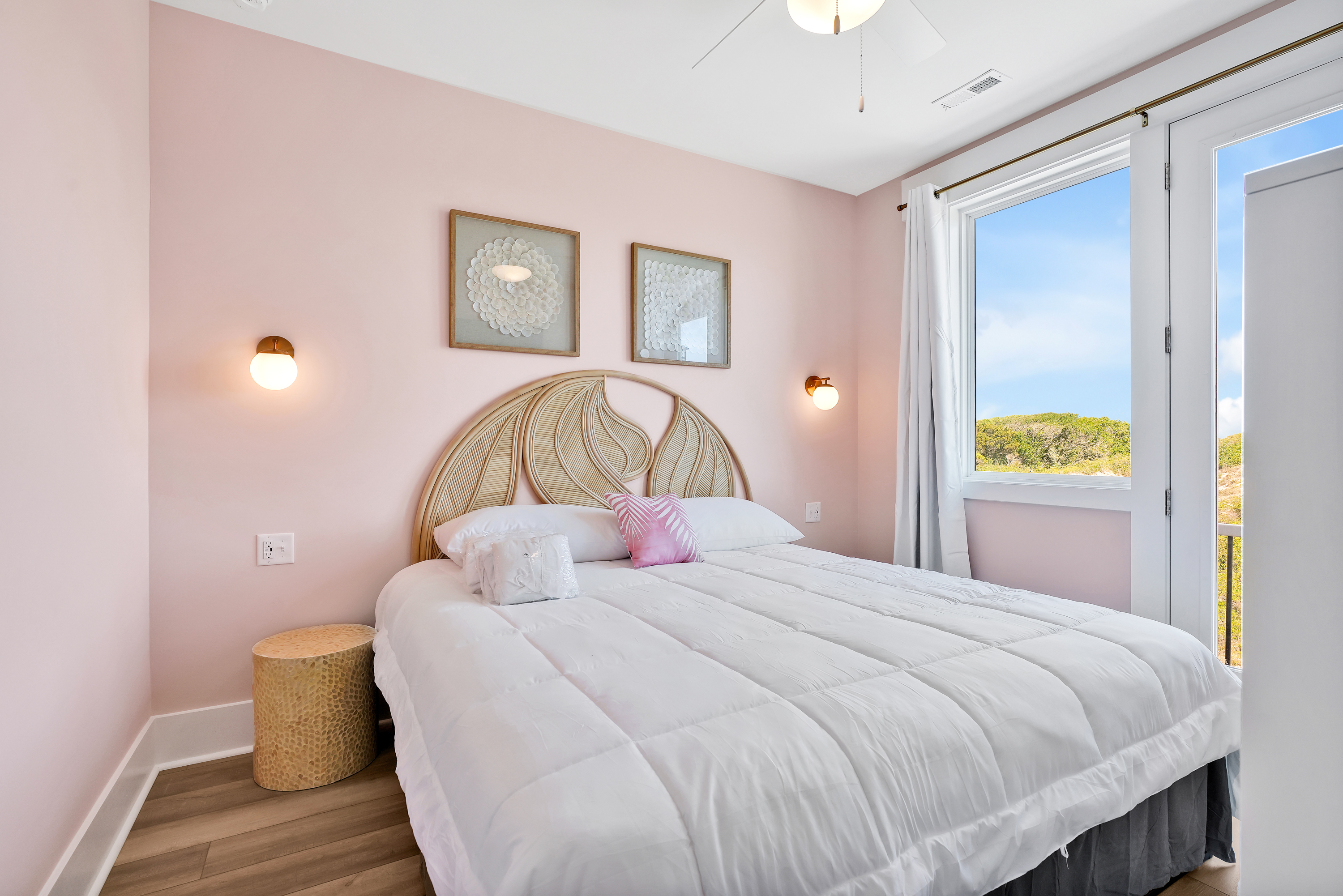 King bed with small private balcony