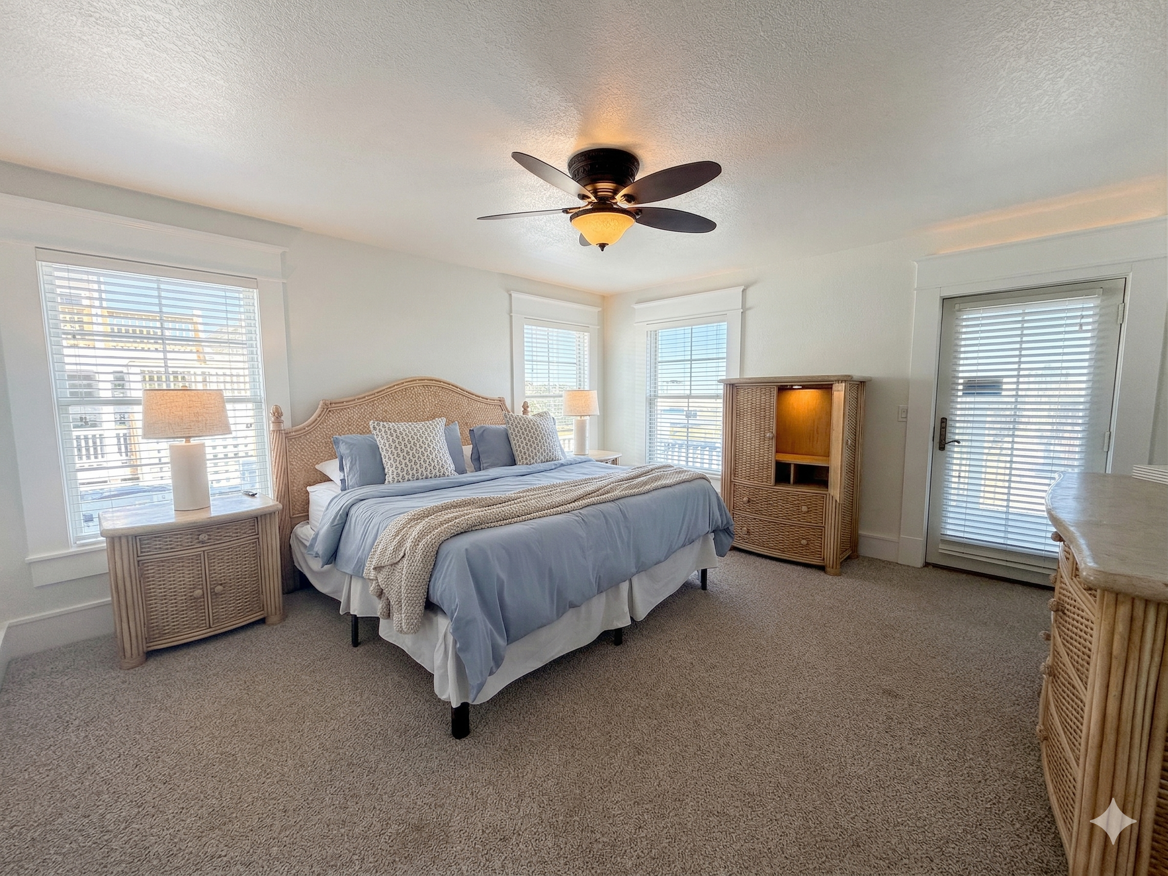 The Mark Twain — Queen Bedroom