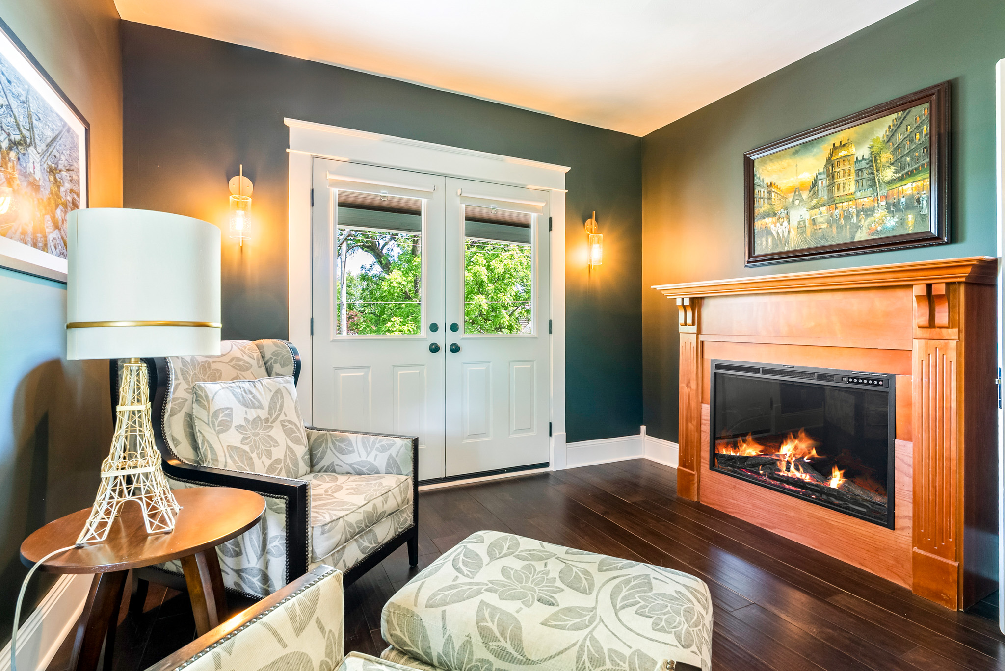 A private retreat within the retreat. Enjoy the cozy ambiance of the fireplace and comfortable seating inside the primary king suite.