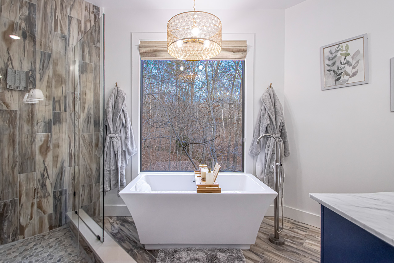 Four Oaks Soaking Tub