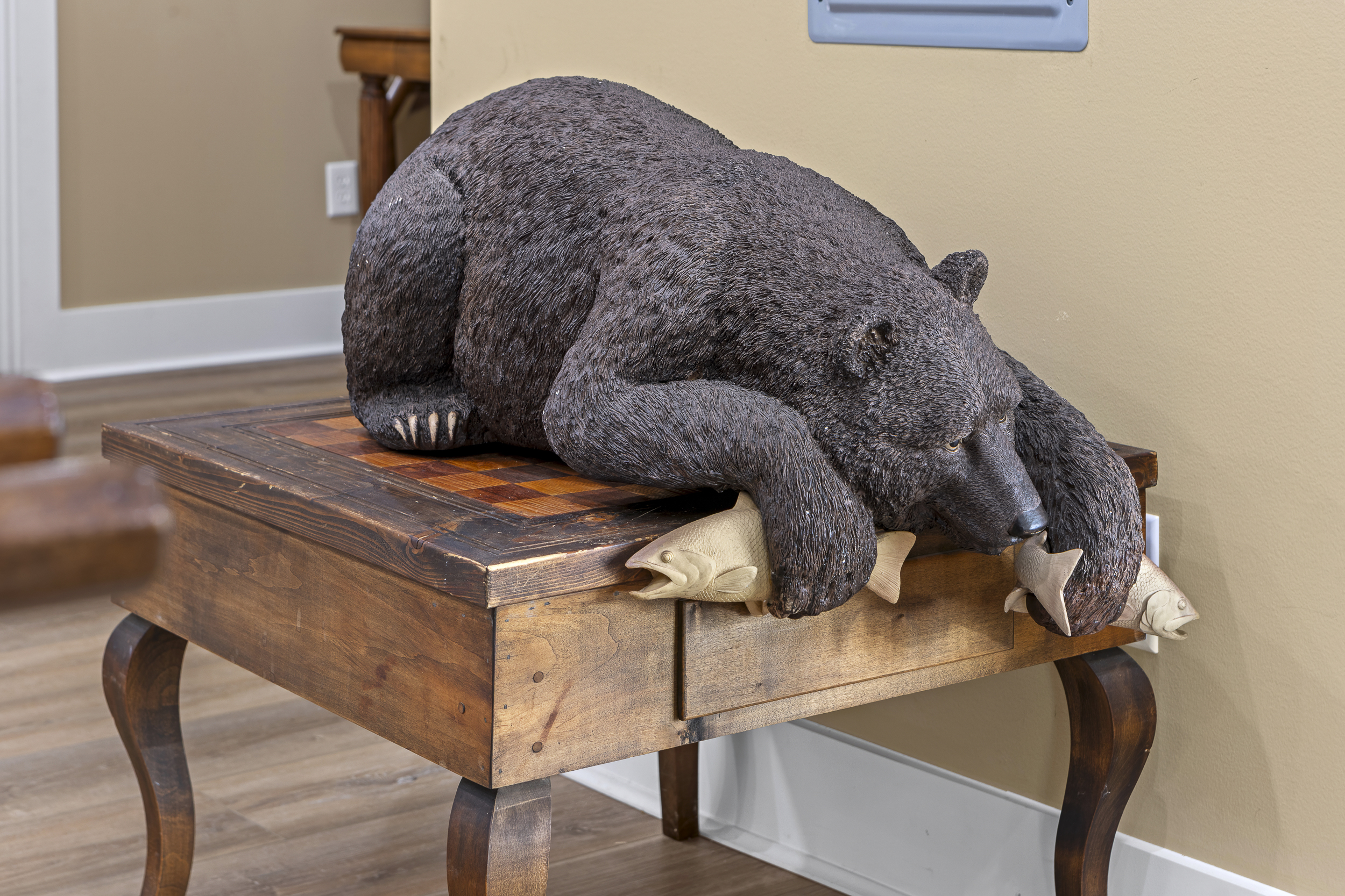 Unique Decor: Unwind with a charming bear statue that adds a playful touch to your stay!