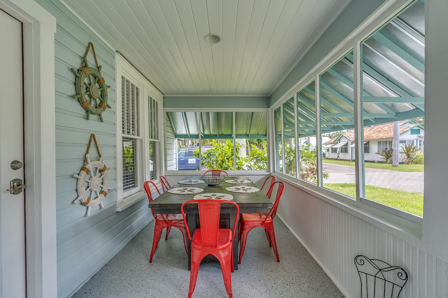 Front screend porch with additional 6 seating for dining