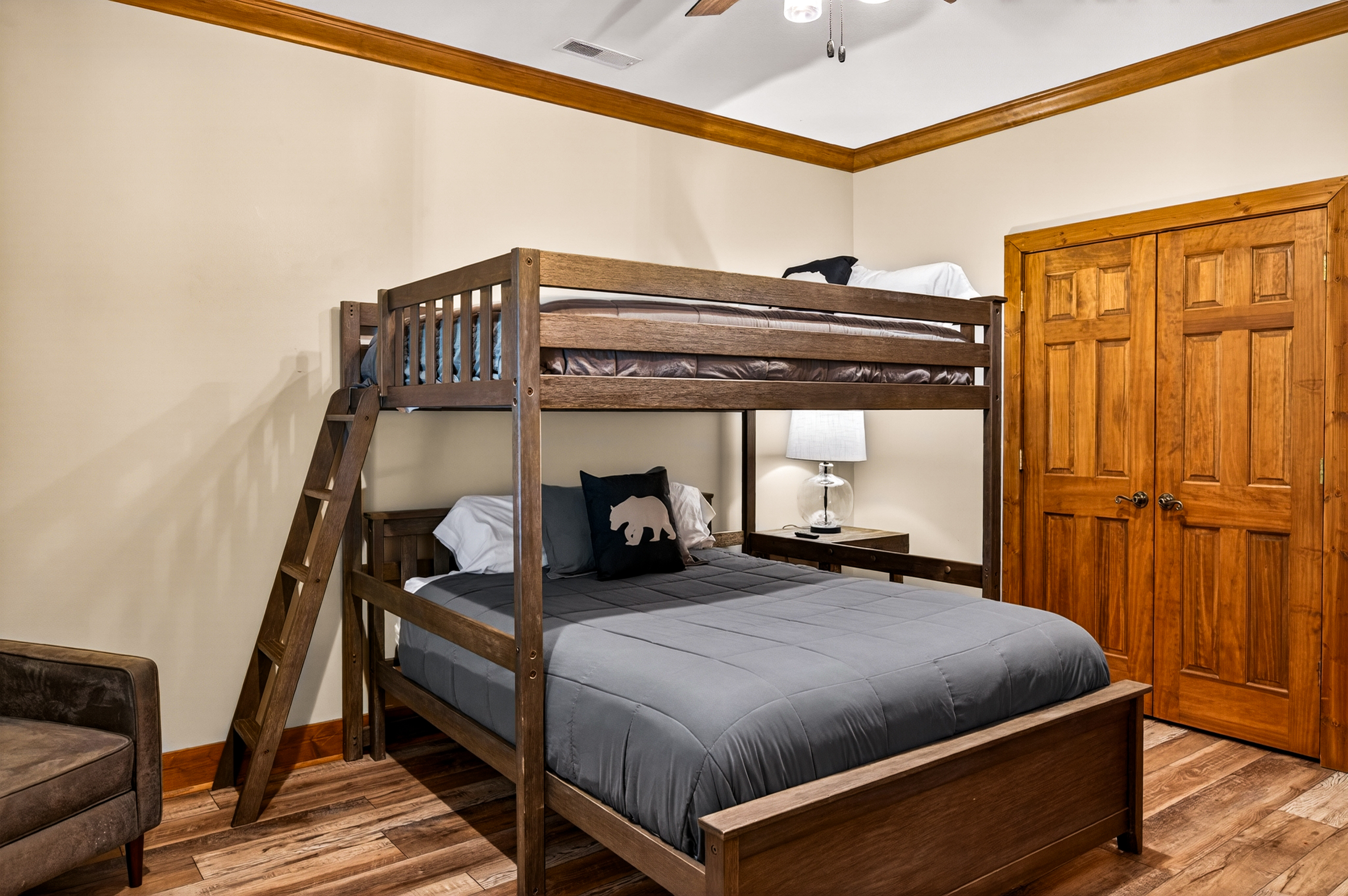 Full/Queen Bunk Room