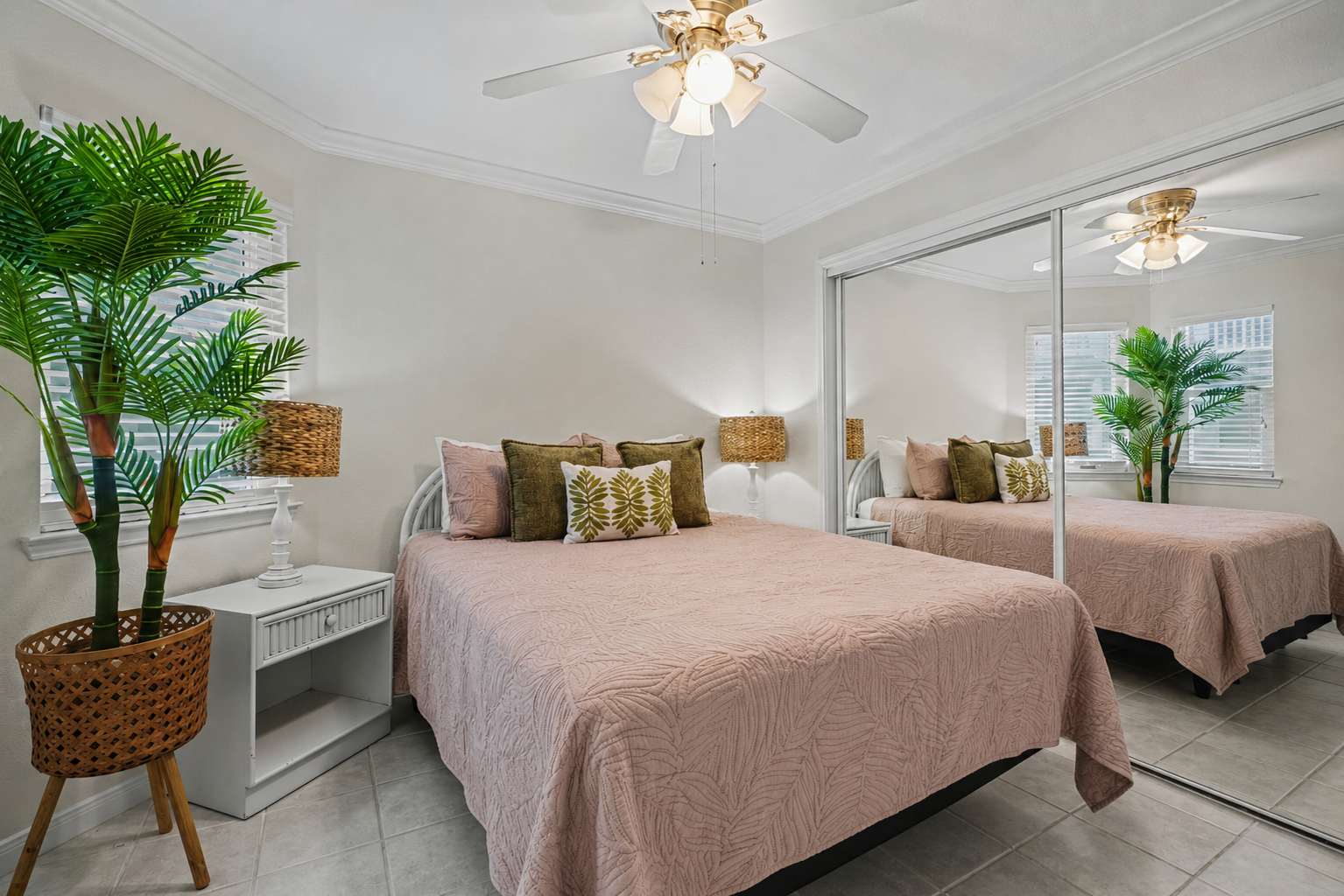 Queen bed in second bedroom