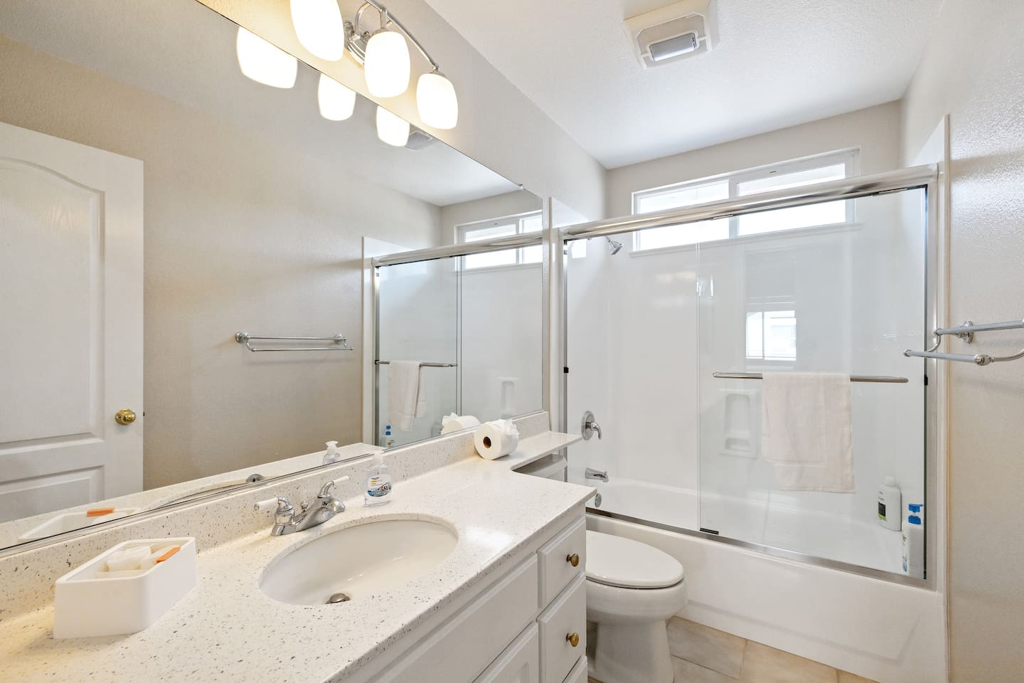 Full bathroom 2