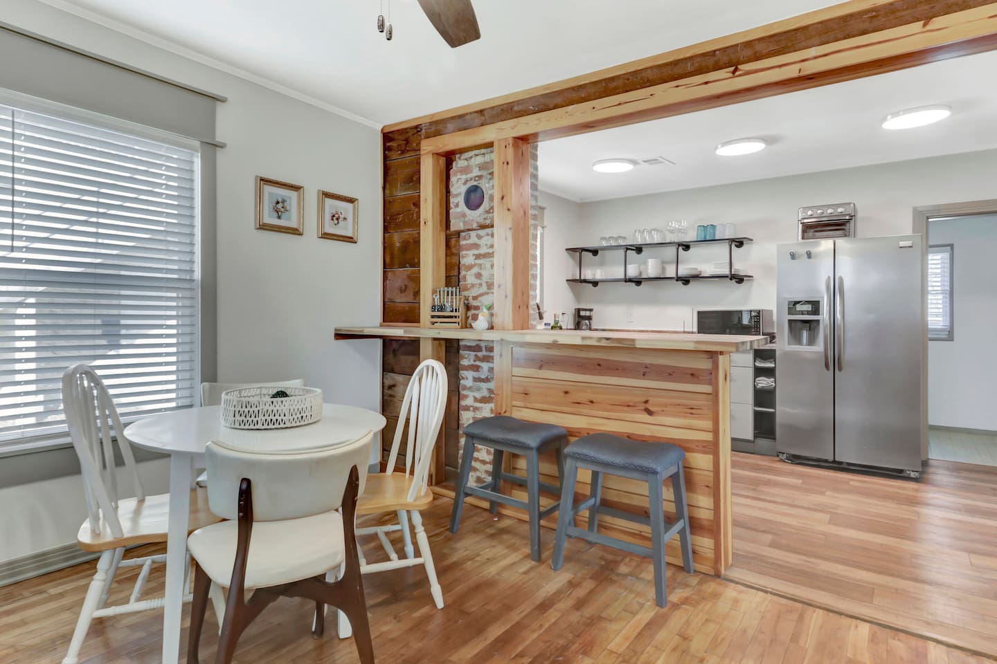 Dining & Kitchen Area