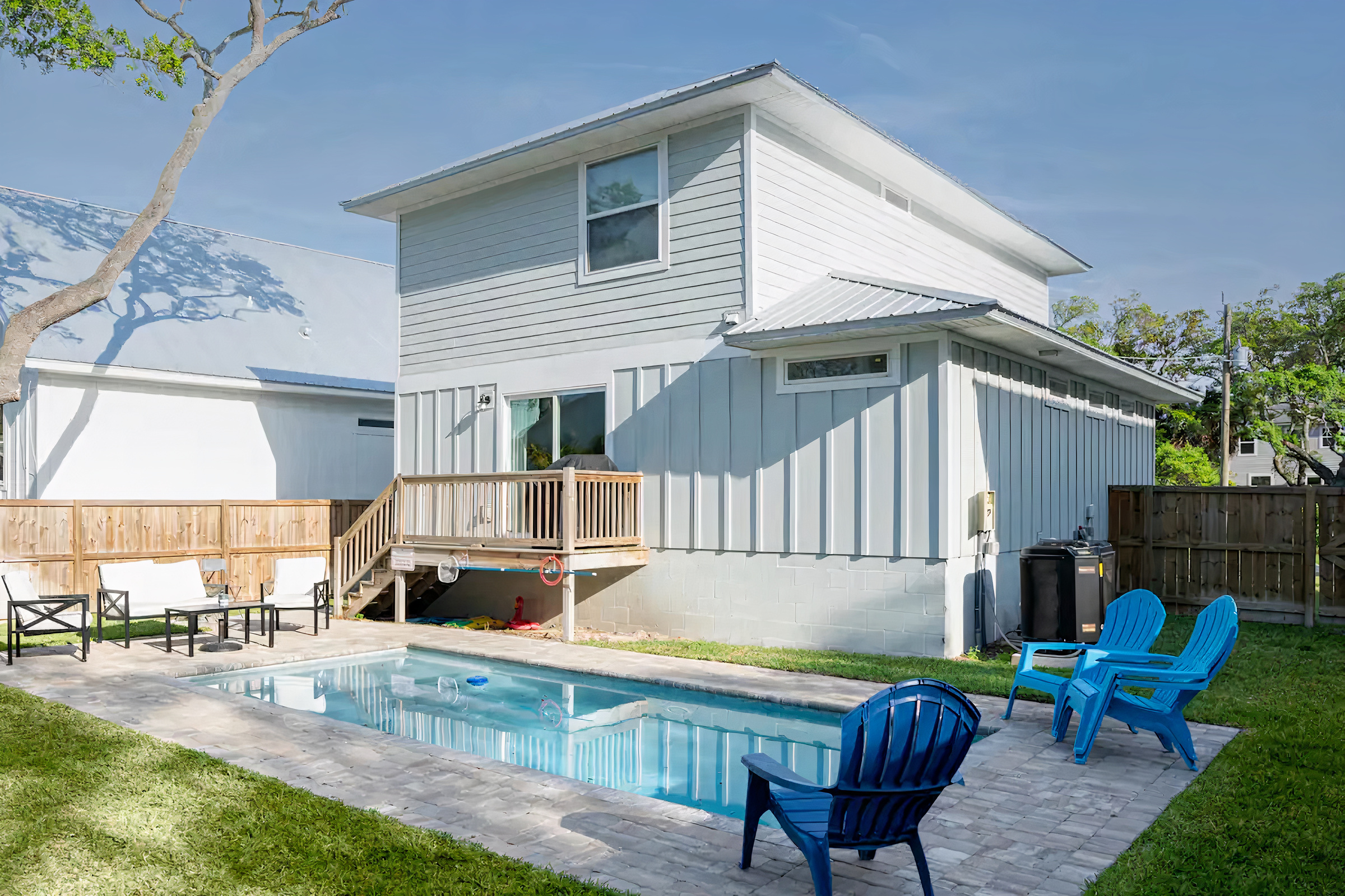 Pull into the drive, drop your bags, and feel vacation begin—coastal charm out front, your own private pool waiting out back, and a fenced yard made for sun-soaked afternoons, easy family time, and nights that stretch a little longer.