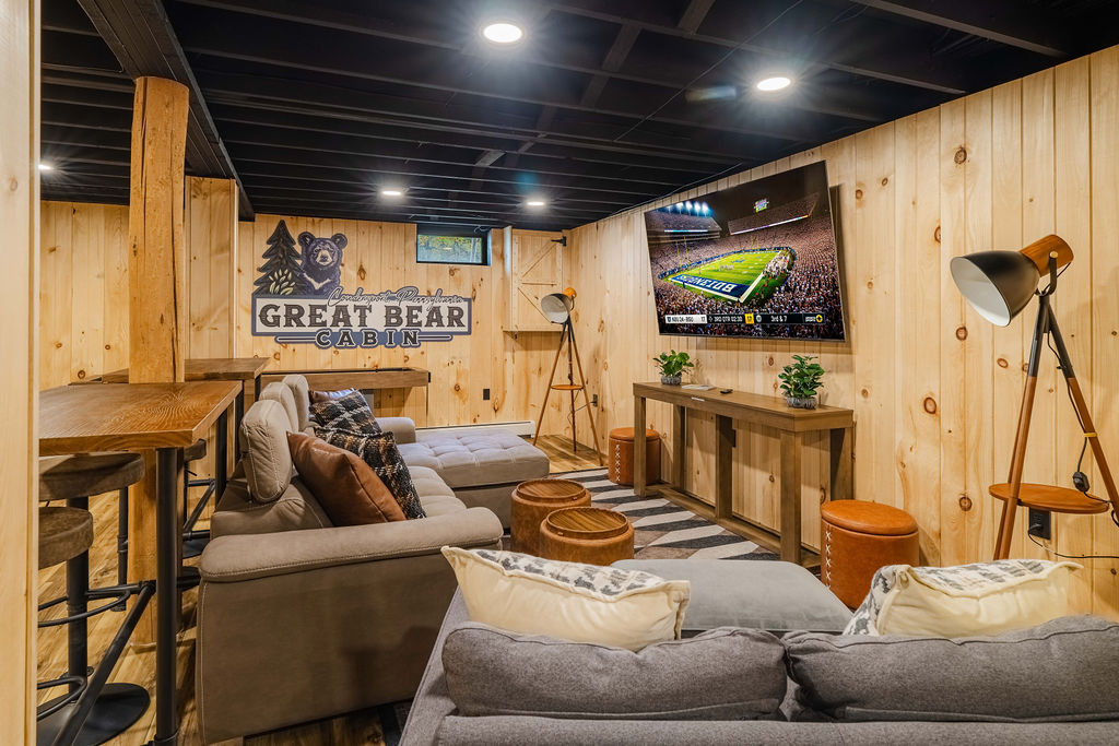 70" TV, Shuffleboard & Seating for 9!