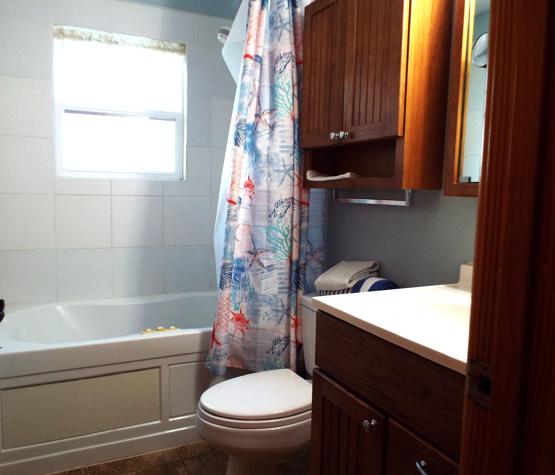Jacuzzi tub/ shower combo in side A
