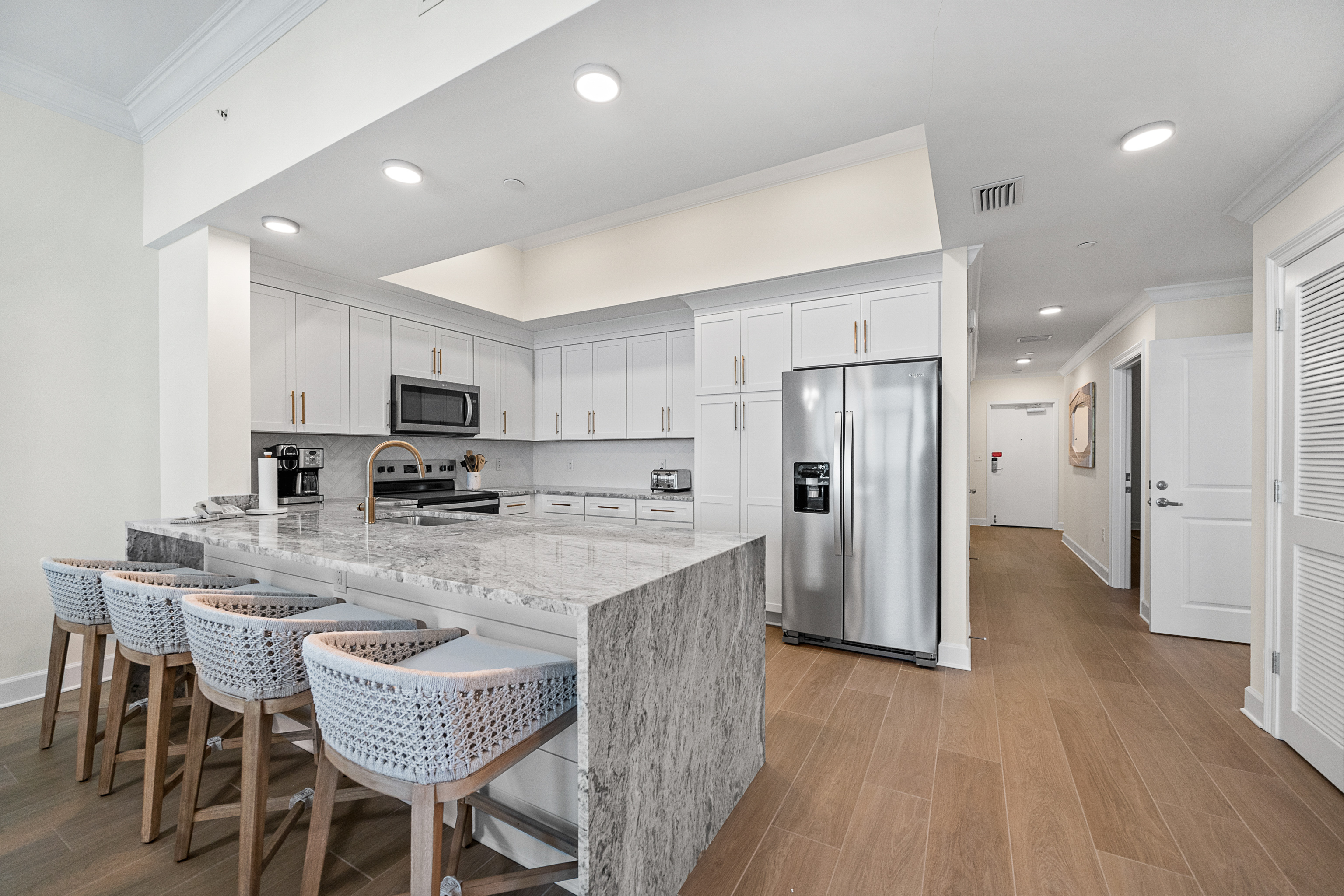 Countertop Seating for 4, Waterfall Counter top