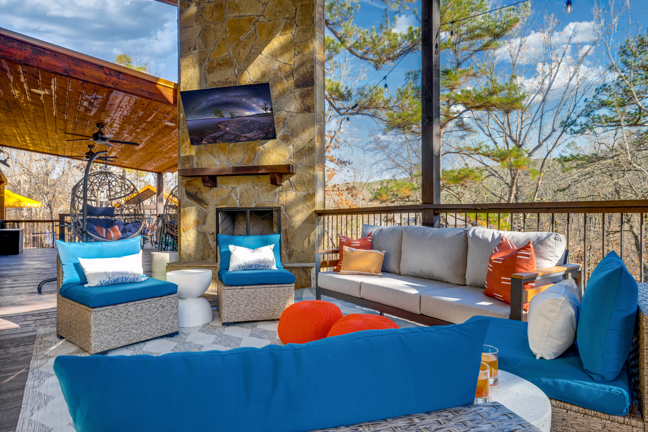 Outdoor Living Space: Unwind on the spacious deck with stunning views and stylish seating!