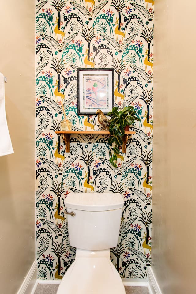 Bohemian-inspired accent bathroom with unique décor, featuring vibrant colors, textured elements, and natural touches that create a relaxed, eclectic atmosphere.