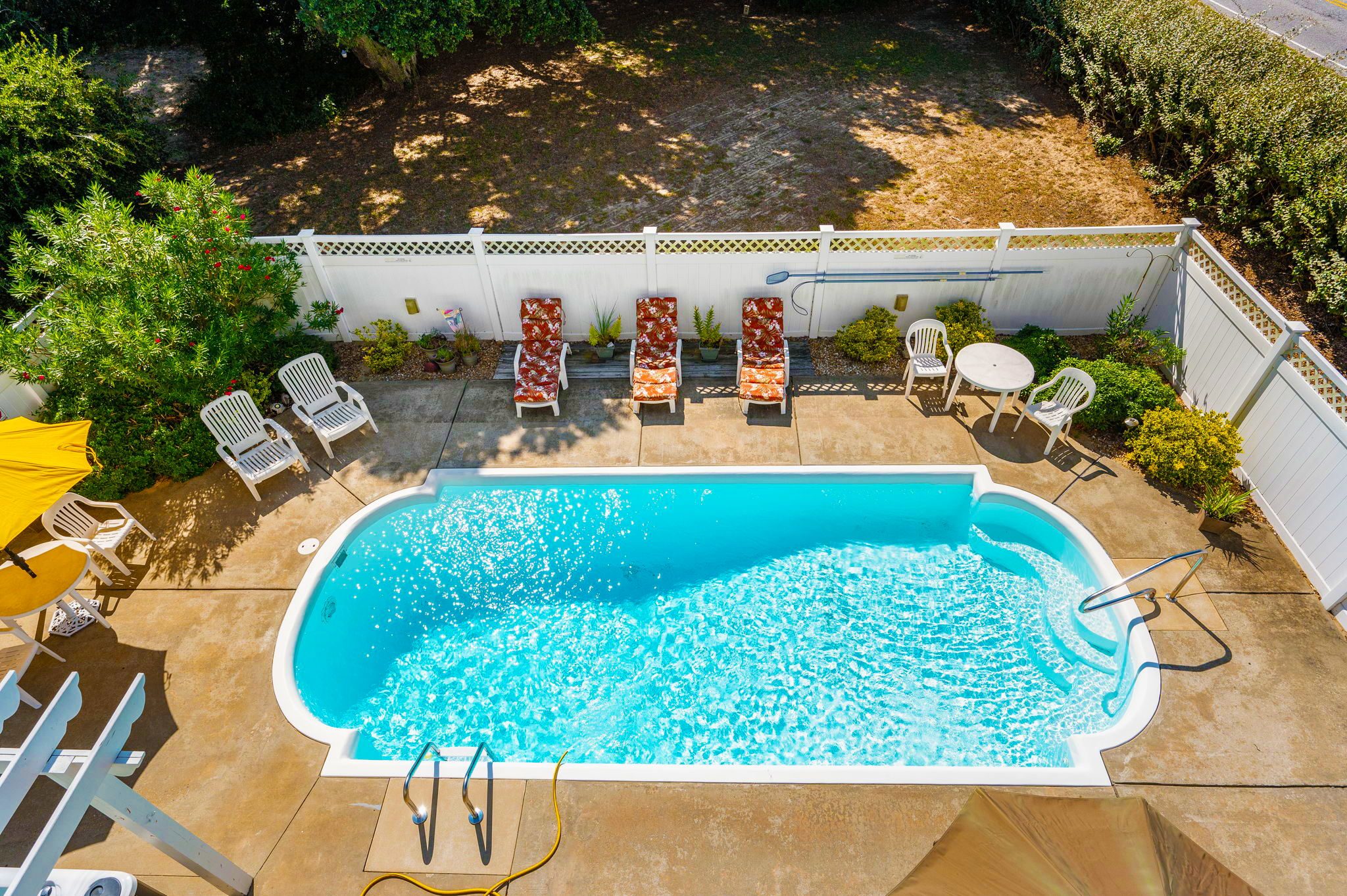 Soundside Pearl — Pool Lounge