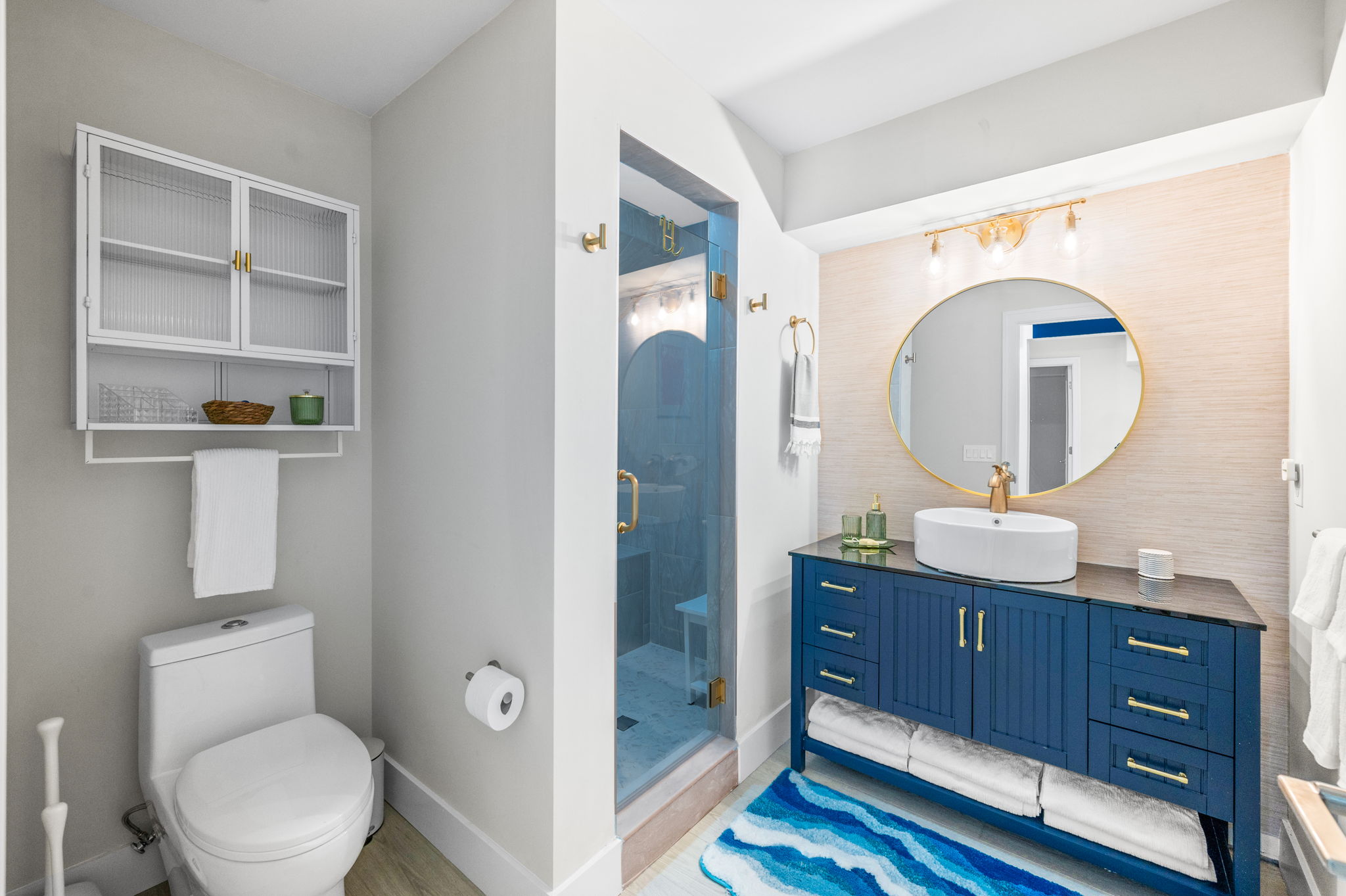 This is the shared full bathroom for the two downstairs bedrooms—the queen with trundle and the bunk bed room. The walk-in shower is truly stunning and spacious, though the photo doesn’t quite capture its full beauty!
