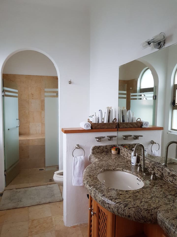 Suite III (2nd Flr) - Bathroom