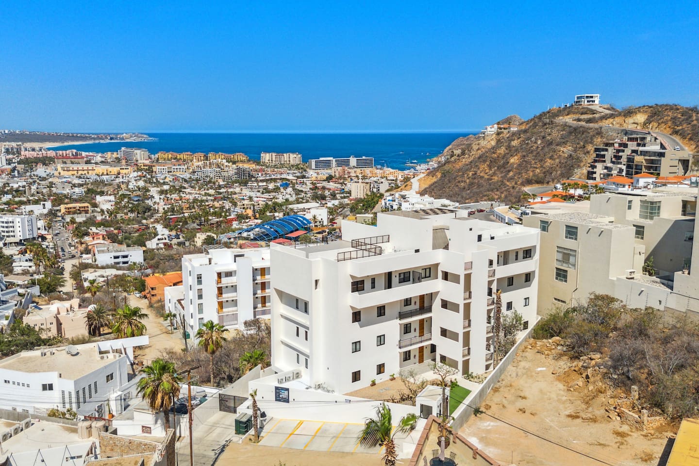 Enjoy panoramic Marina views, majestic Mountain scenery, and breathtaking vistas of the Sea of Cortez and Pacific Ocean.