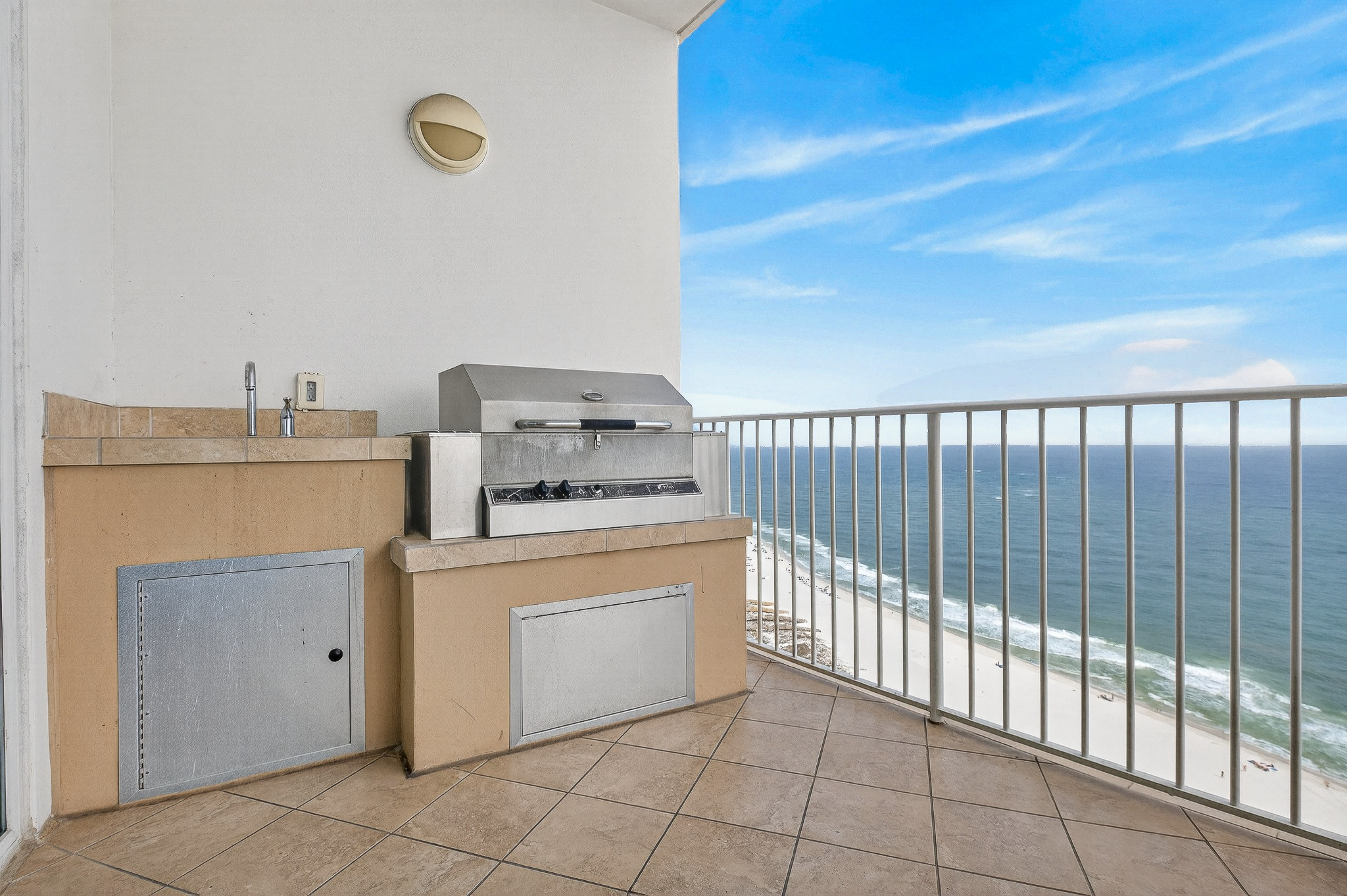 Private balcony, grill