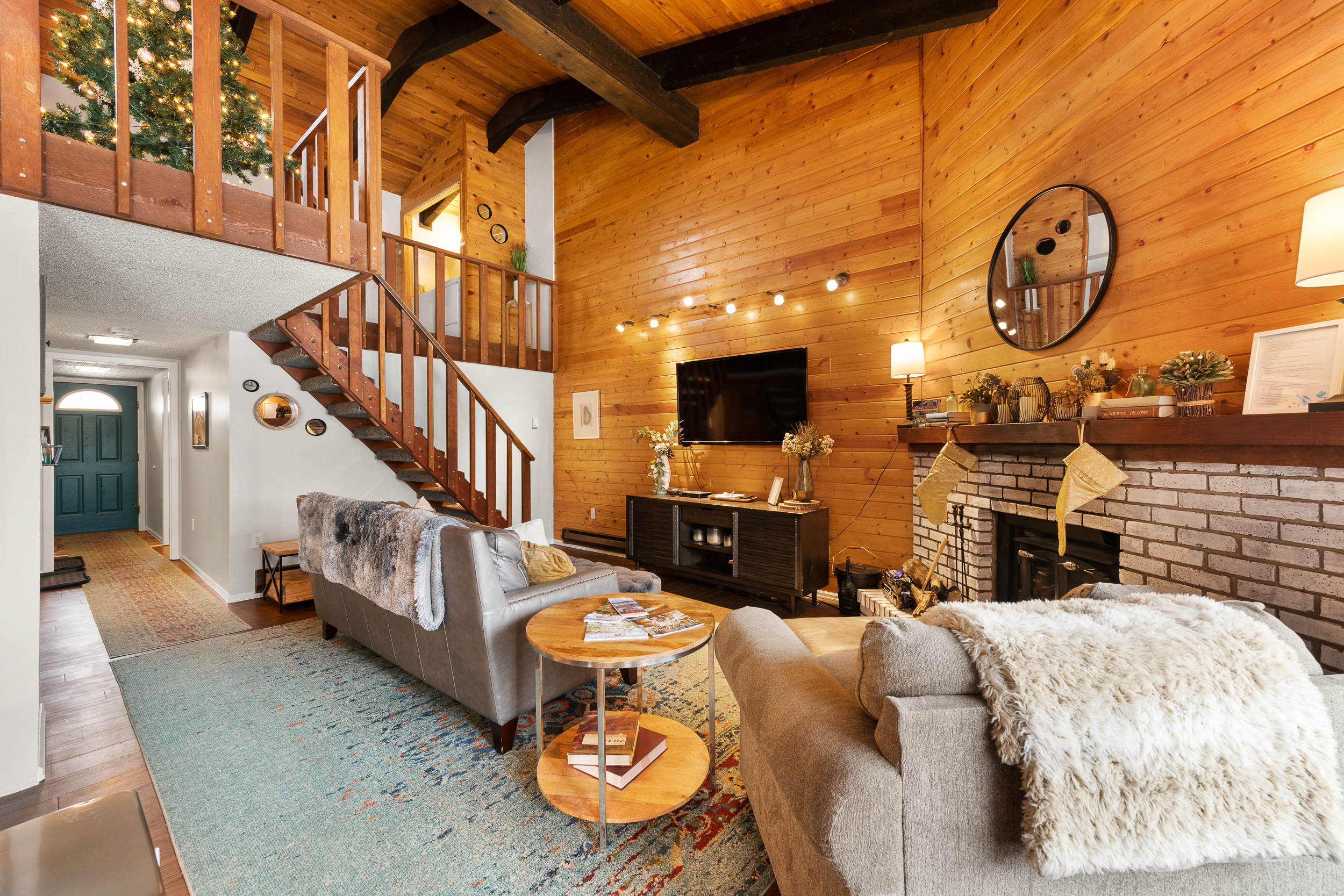 Living Room | Entry Way 