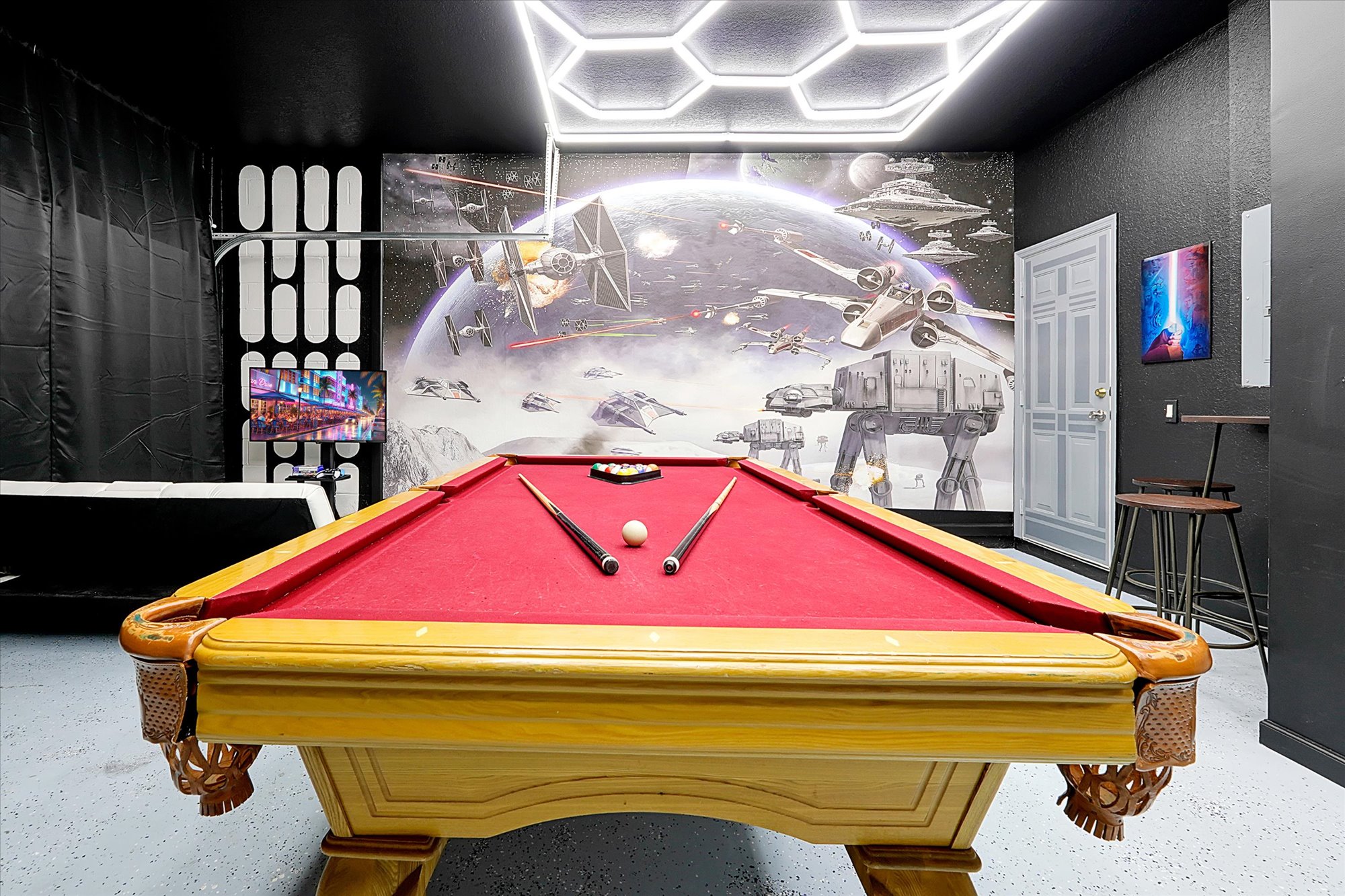 Star Wars Game Room with pool table, foosball & PS5 with games!