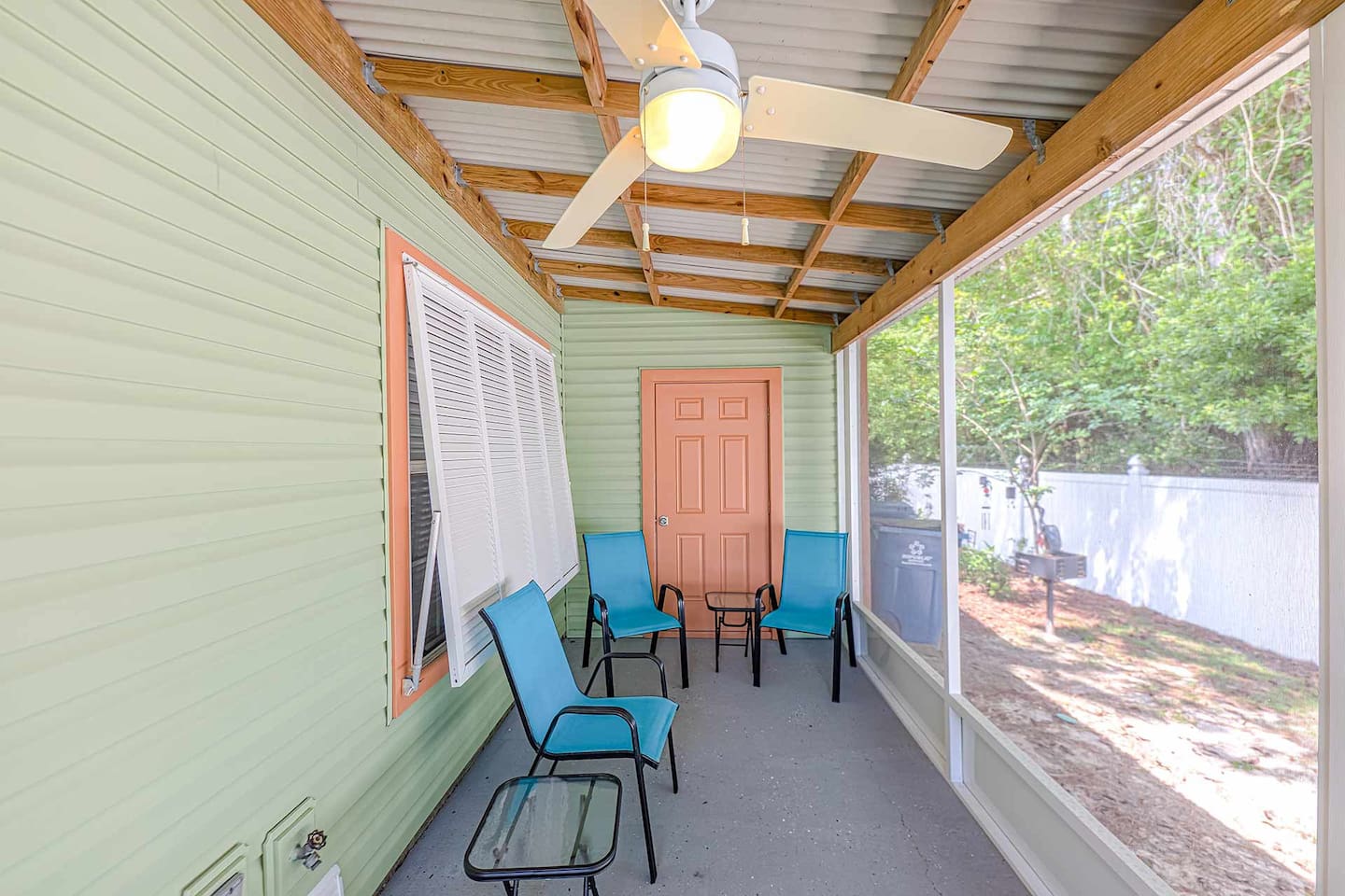 Screened Porch: Unwind in the vibrant space with fresh breezes!