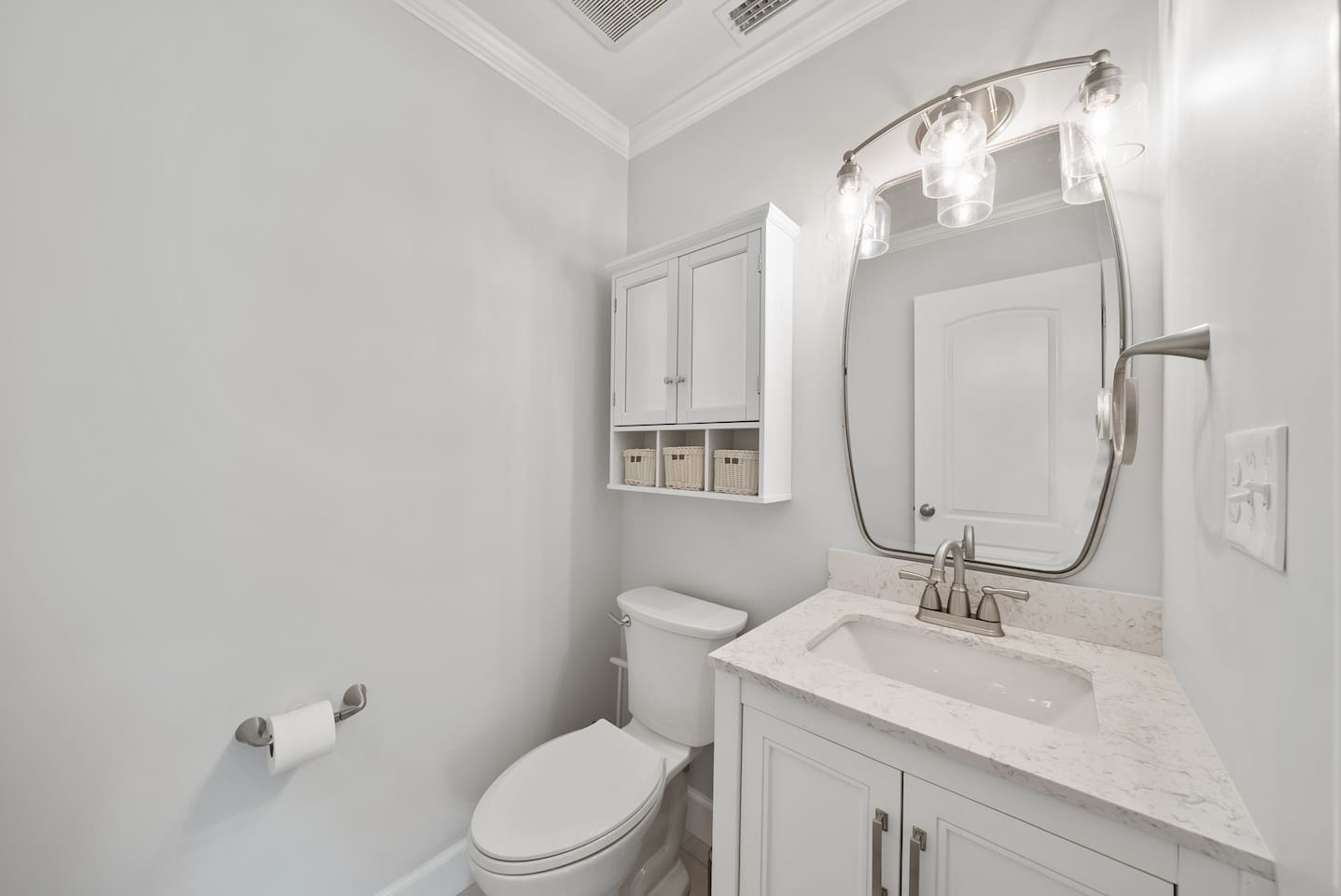 Half bathroom of Unit B.