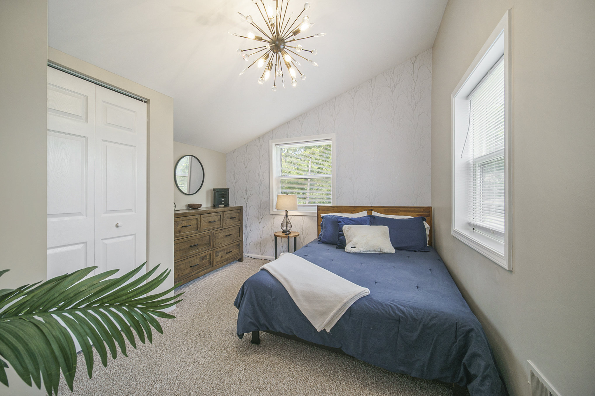 Bedroom 7, Queen-Bed
