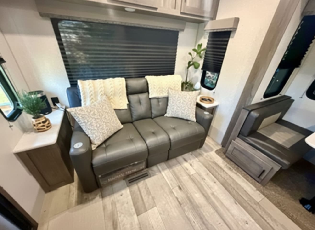 couch RV 1