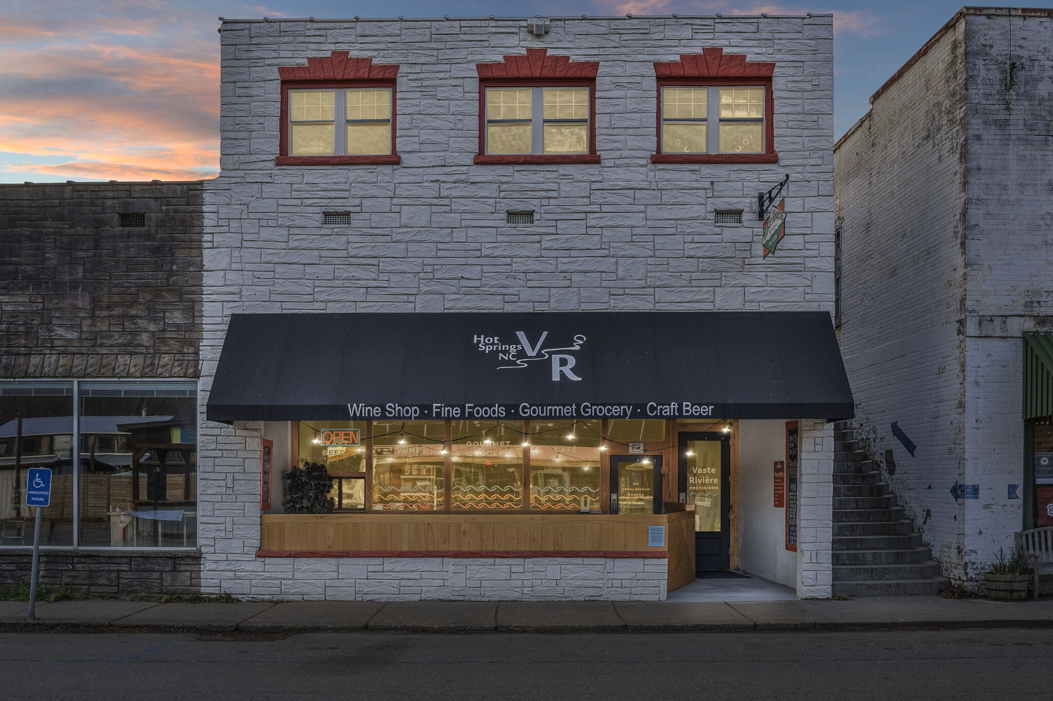 This storefront is a two in one! Vaste Riviere serves up gourmet food while Bugs and Brews caters to people who are in the area to fish. 