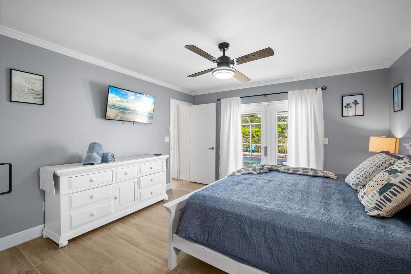 Main Bedroom King Bed 
