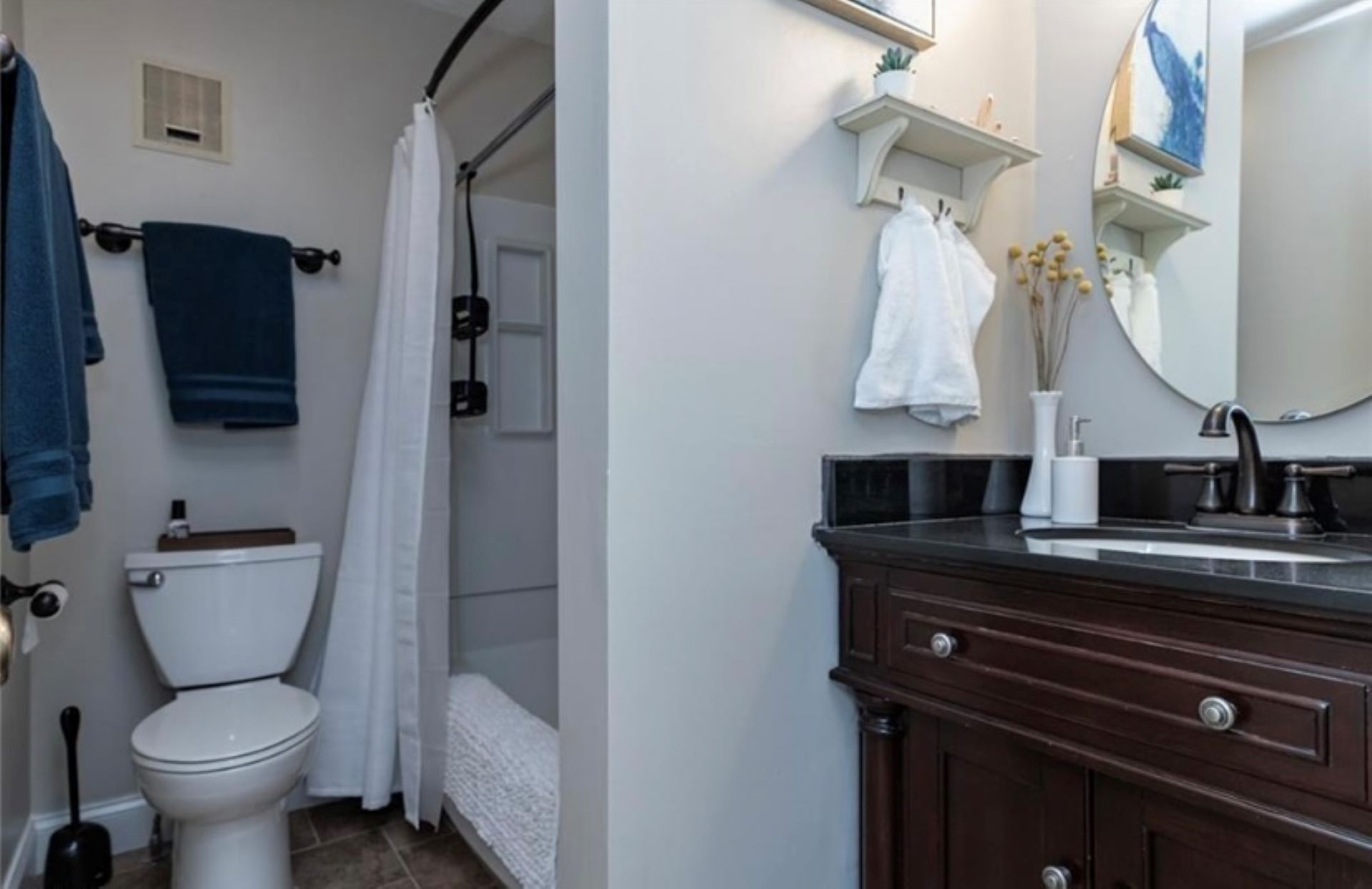 Full sized bathroom off the master bedroom