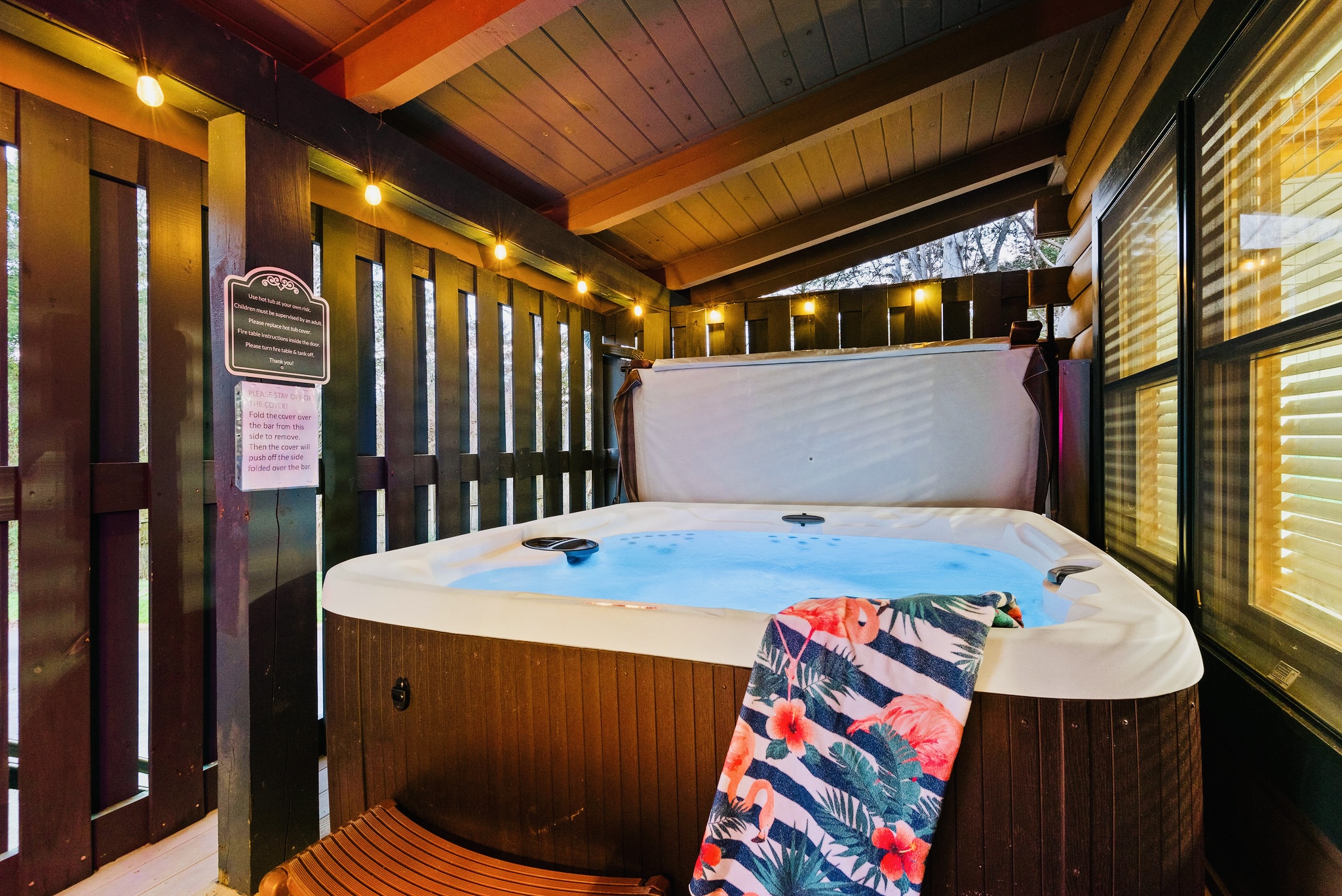 Dusk Cafe Lights Hot Tub for 8