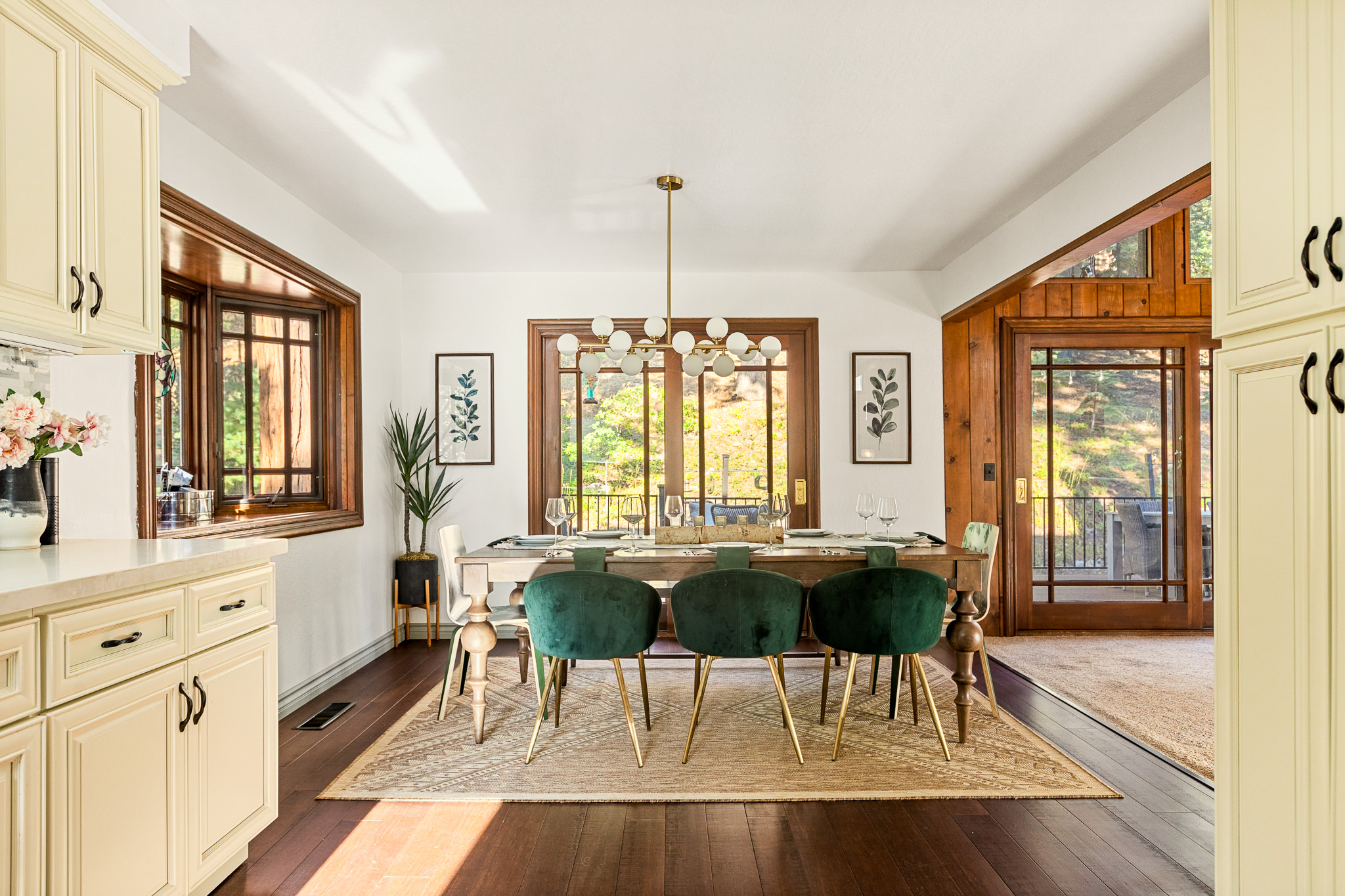 Enjoy dining while soaking in the natural light from this open space while seeing the tranquil views of nature.