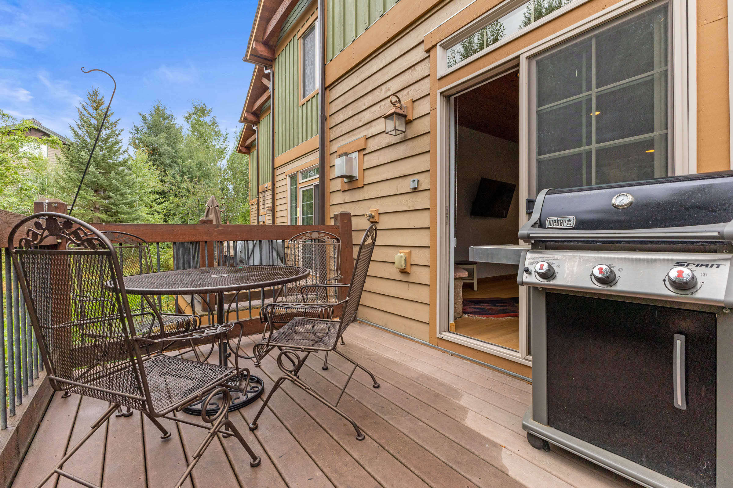 Private Deck | Gas Grill