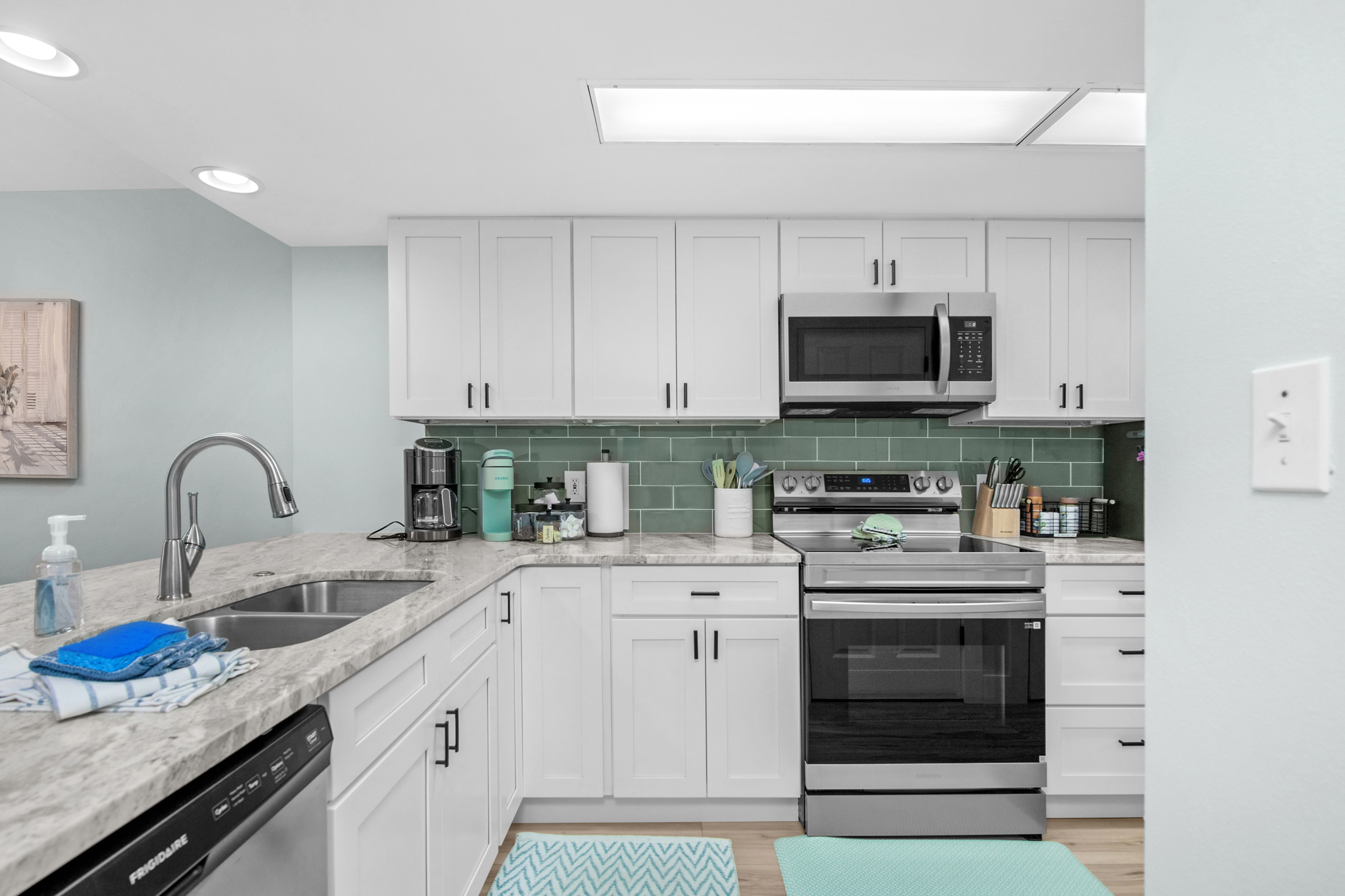 Fully Remodeled and Updated Kitchen