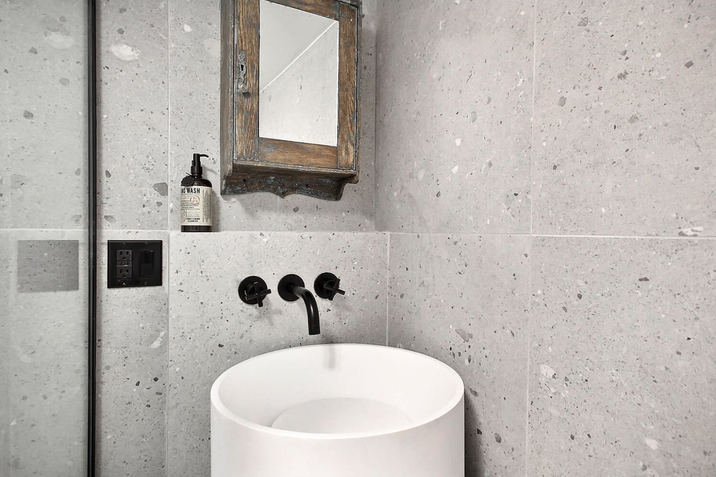  Modern Bathroom Designed for Comfort