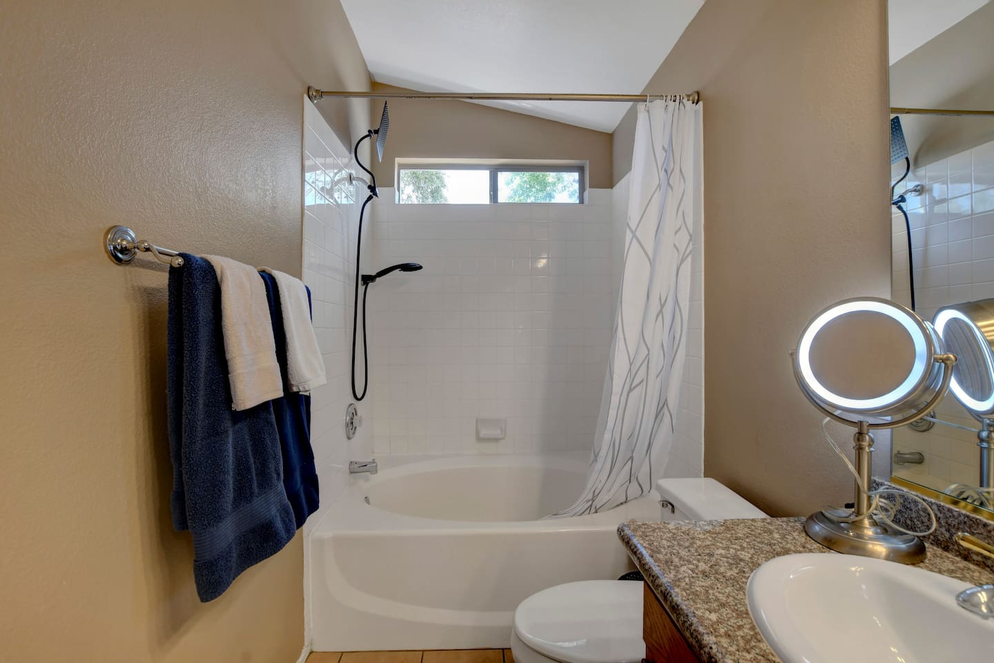Bright bath with tub/shower, granite vanity & lighted makeup mirror