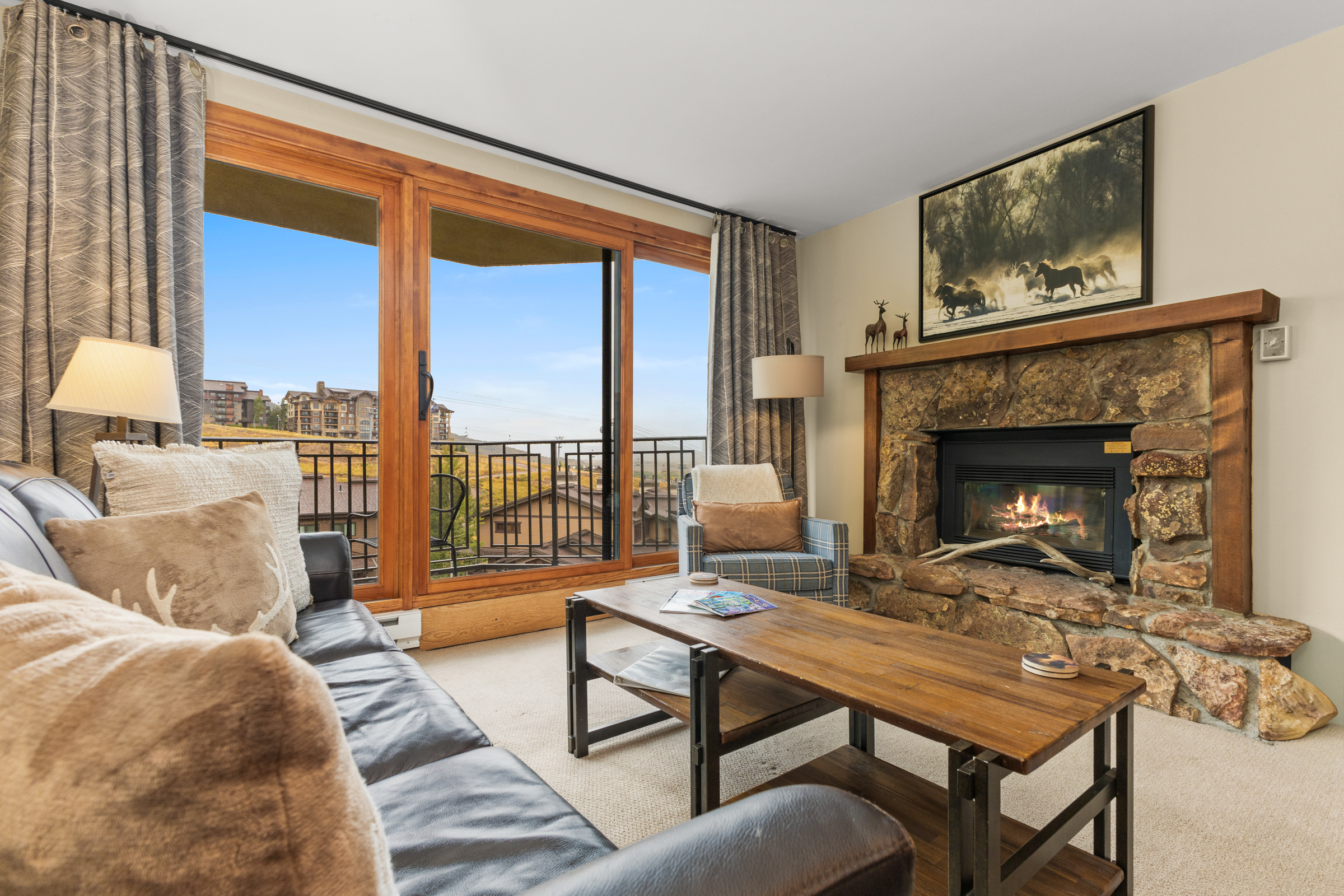 Living Room | Gas Fireplace