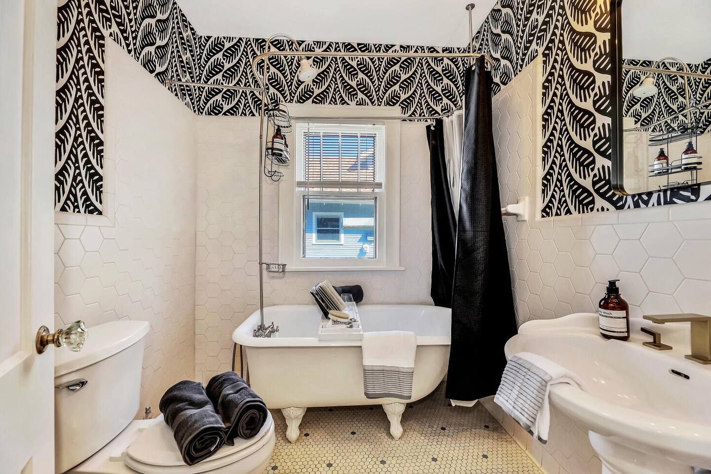 Shower/tub combination. 