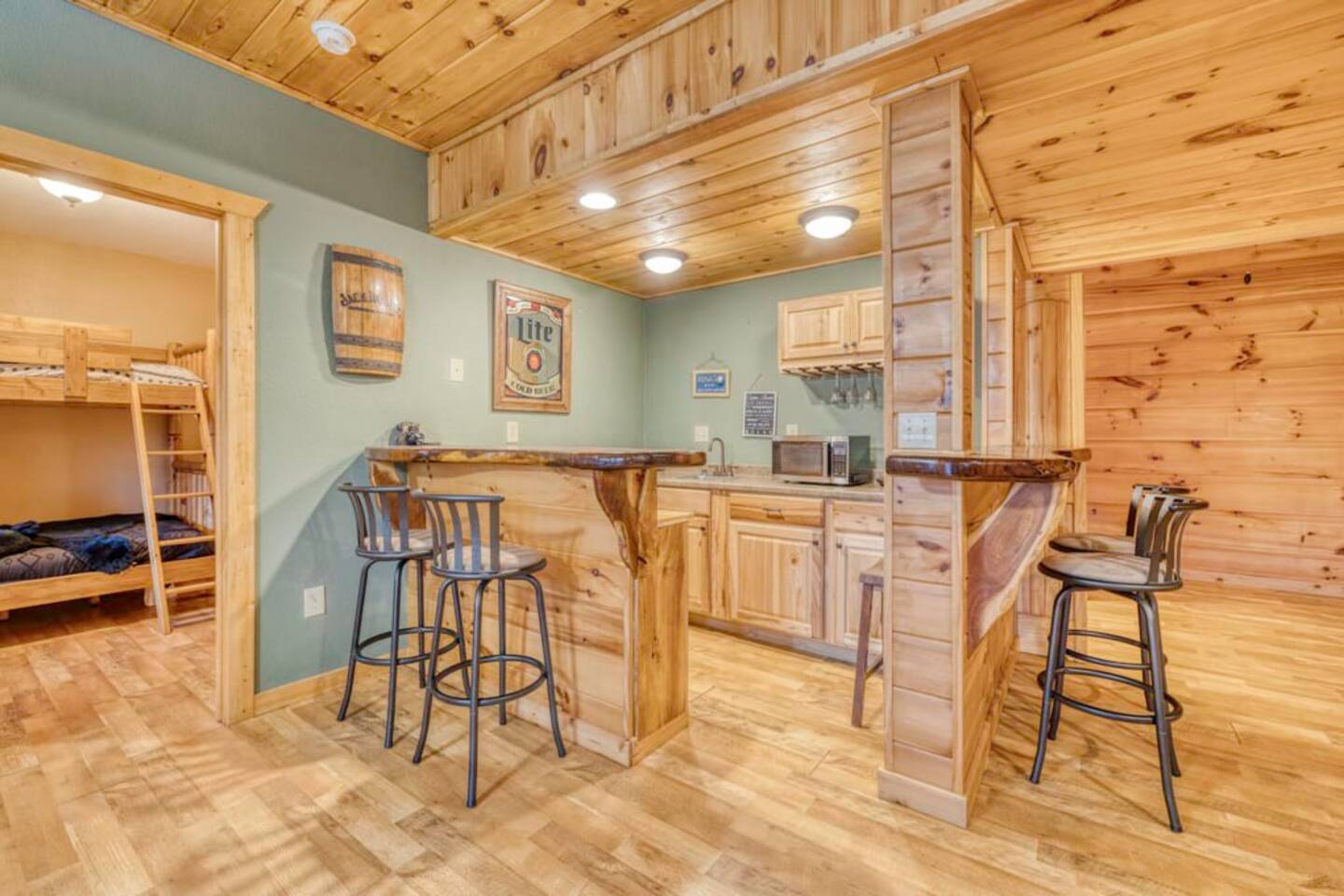 Explore our wet bar and discover its setup and features.