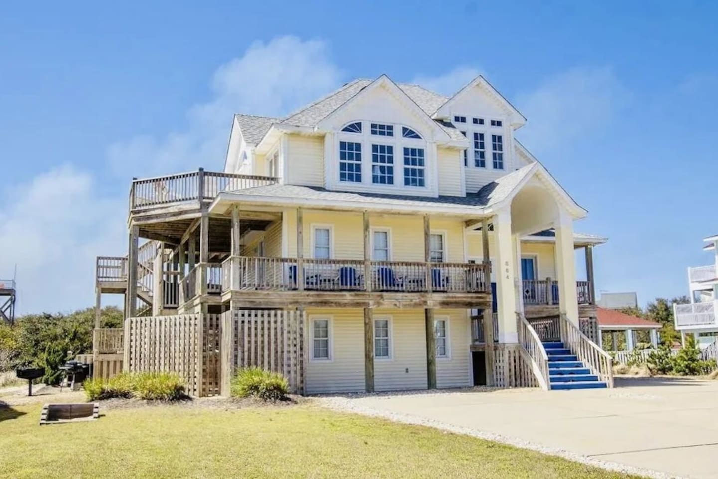 Whale Wishes OBX - 6 Bedrooms with private en-suites (4 Primary with King).