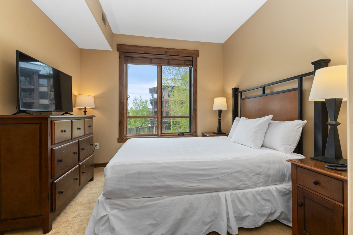 Ensuite Bedroom 2 | Queen Bed